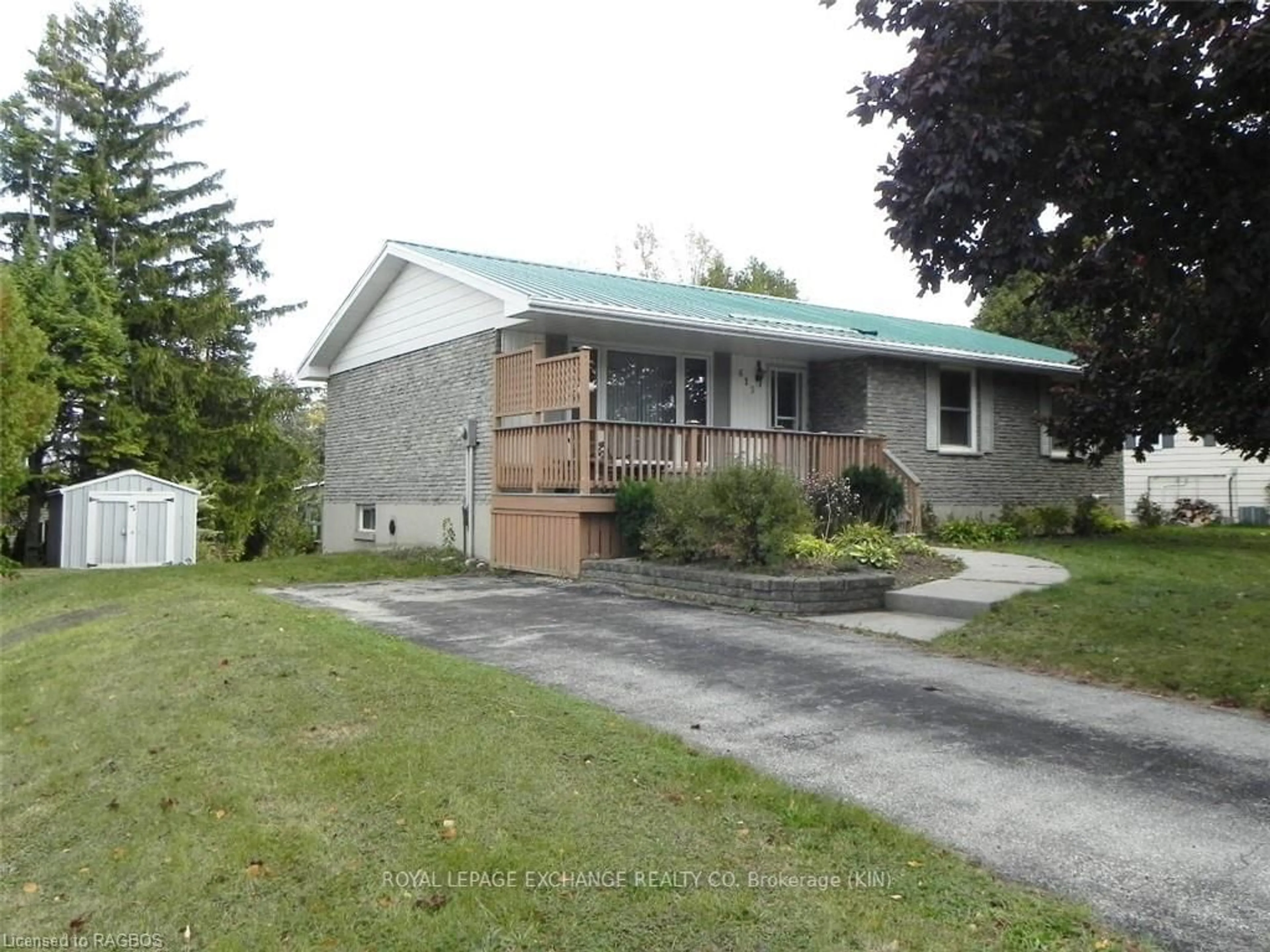 Frontside or backside of a home, cottage for 413 KINGSWAY St, Kincardine Ontario N2Z 1X5