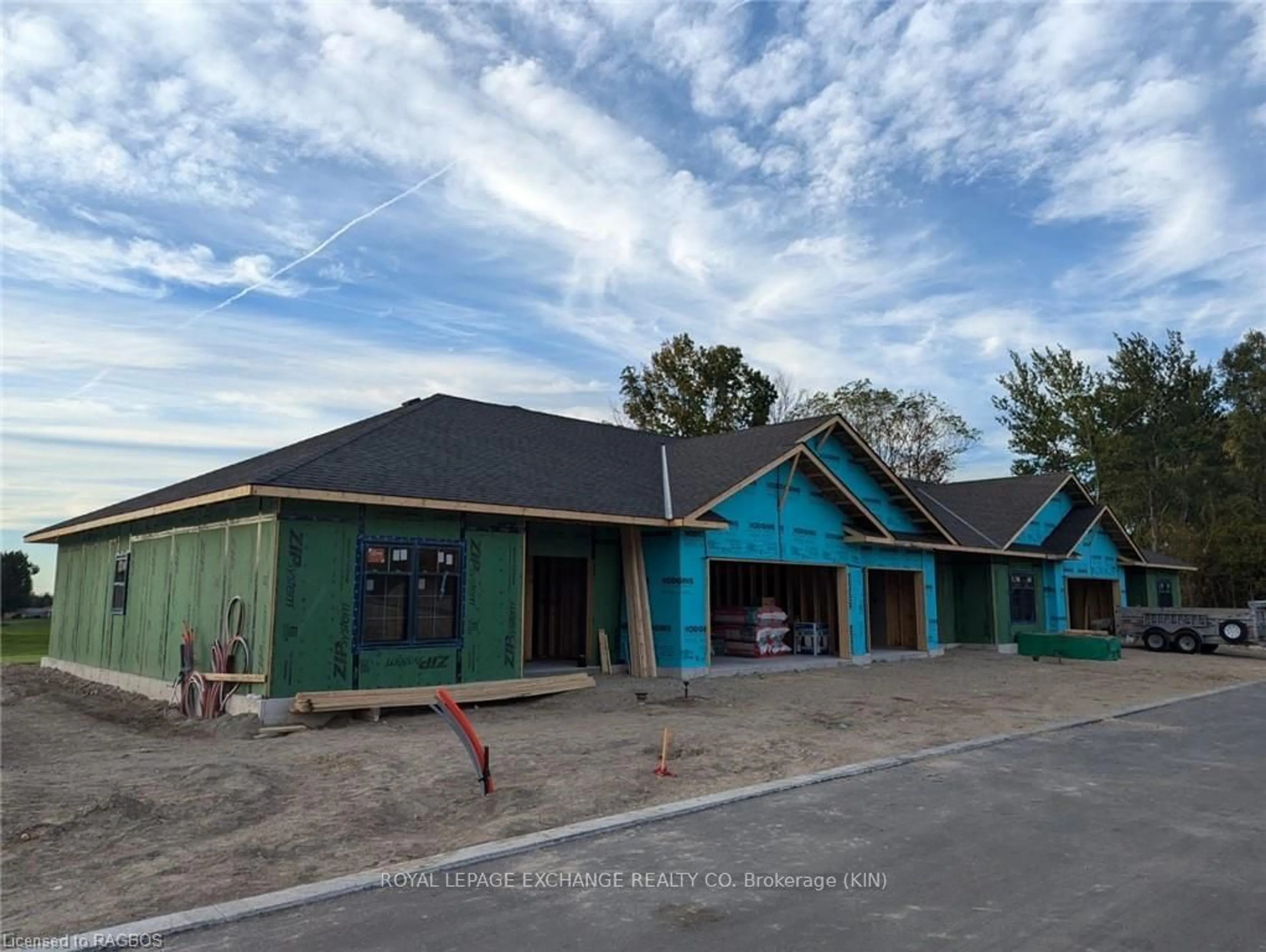 Frontside or backside of a home, the front or back of building for 1182 QUEEN St #5, Kincardine Ontario N2Z 1G4