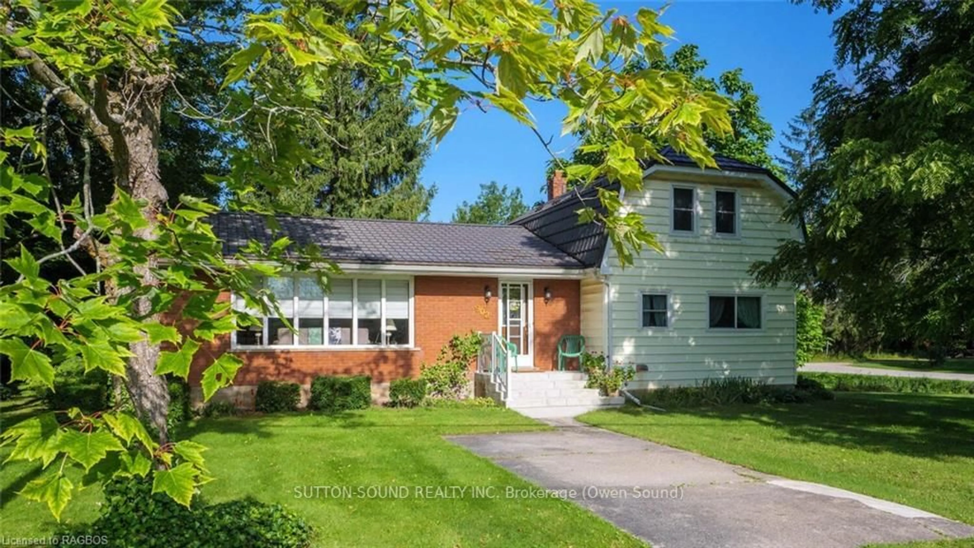 Home with brick exterior material for 902 14TH St, Georgian Bluffs Ontario N4K 6V5