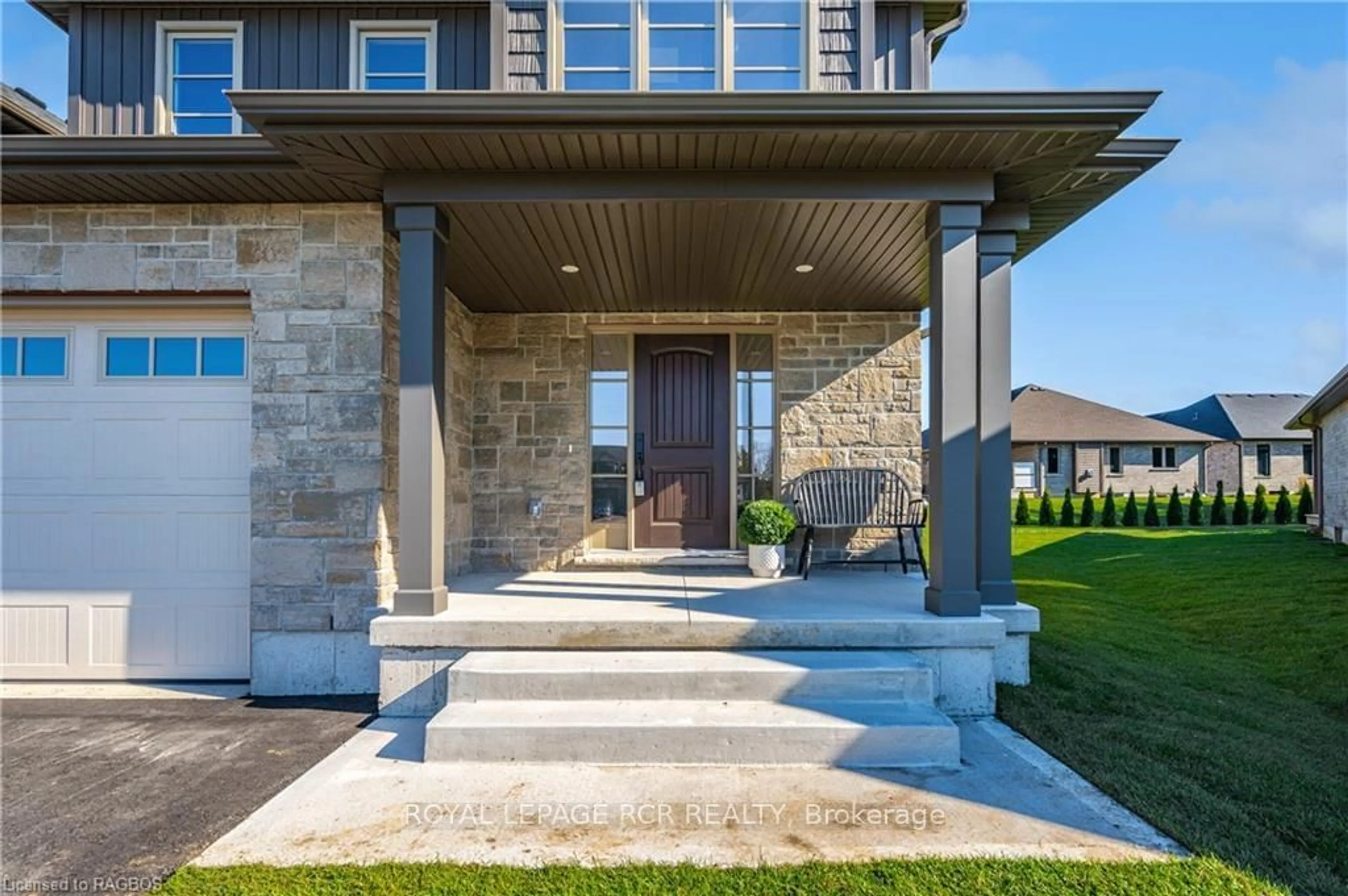 Indoor entryway, cement floor for 518 NEWFOUNDLAND St, Wellington North Ontario N0G 2L2