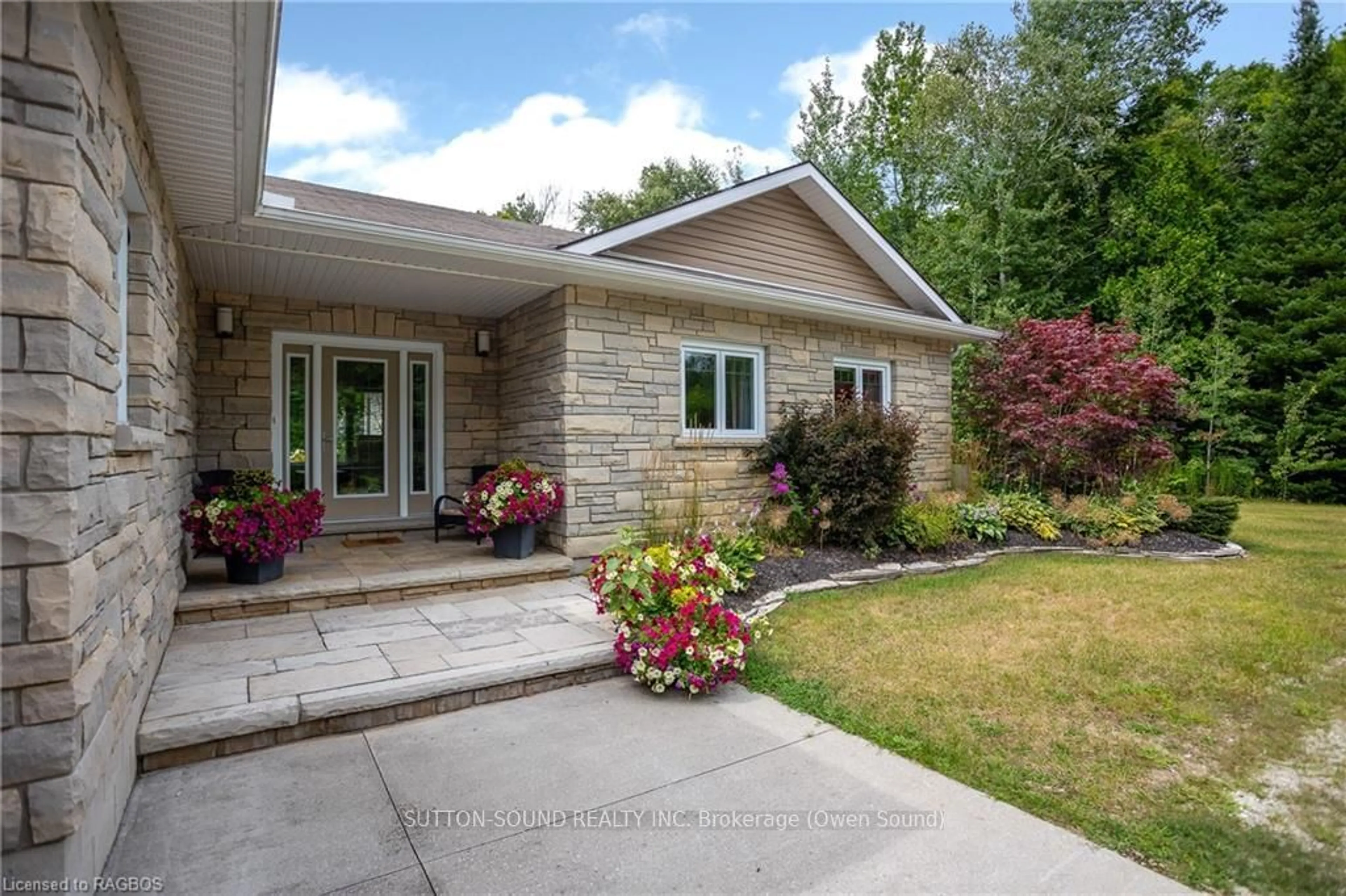 Frontside or backside of a home, cottage for 51 GROUSE Dr, South Bruce Peninsula Ontario N0H 2T0