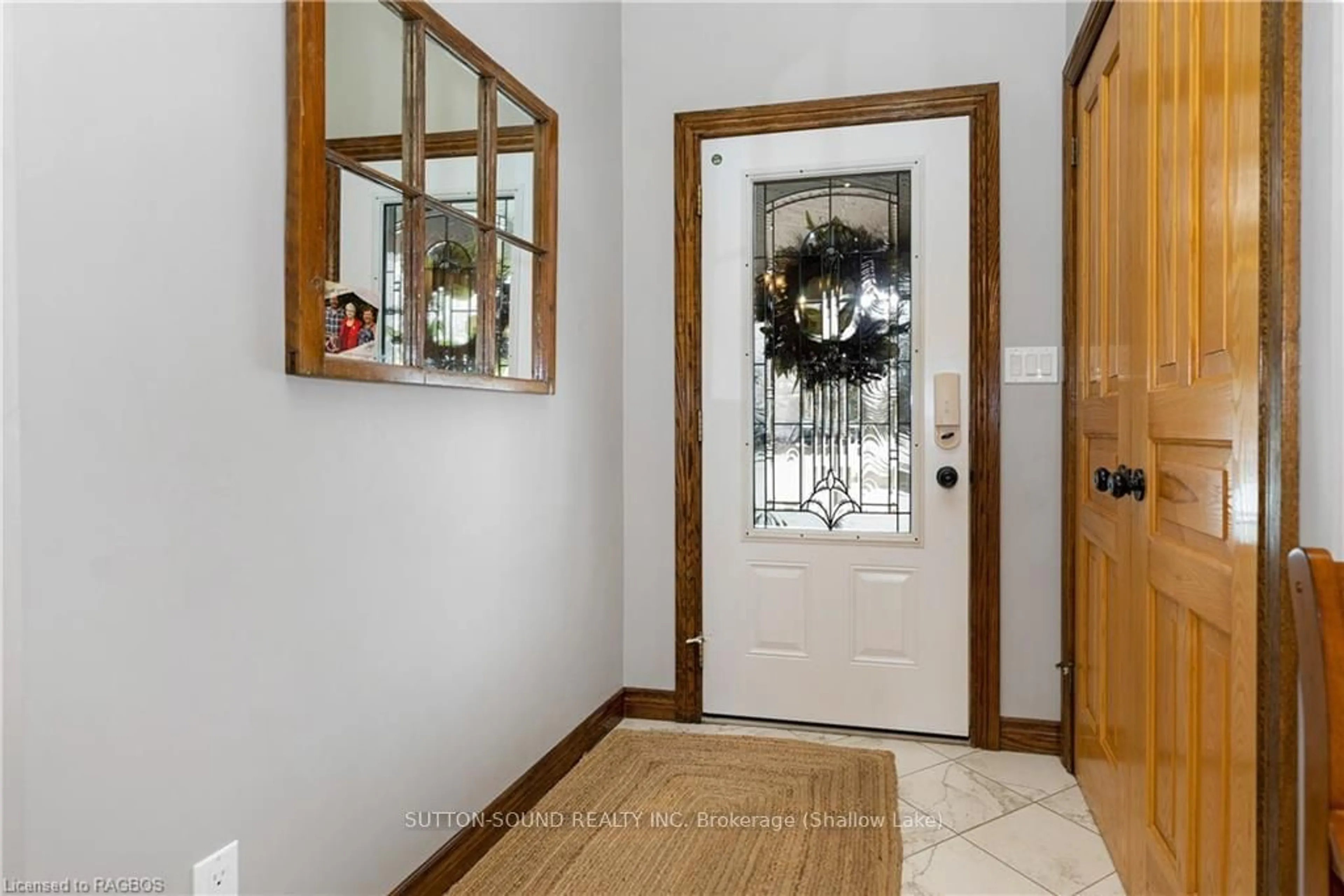 Indoor entryway, wood floors for 101 ARNOTT Lane, Chatsworth Ontario N0H 1R0