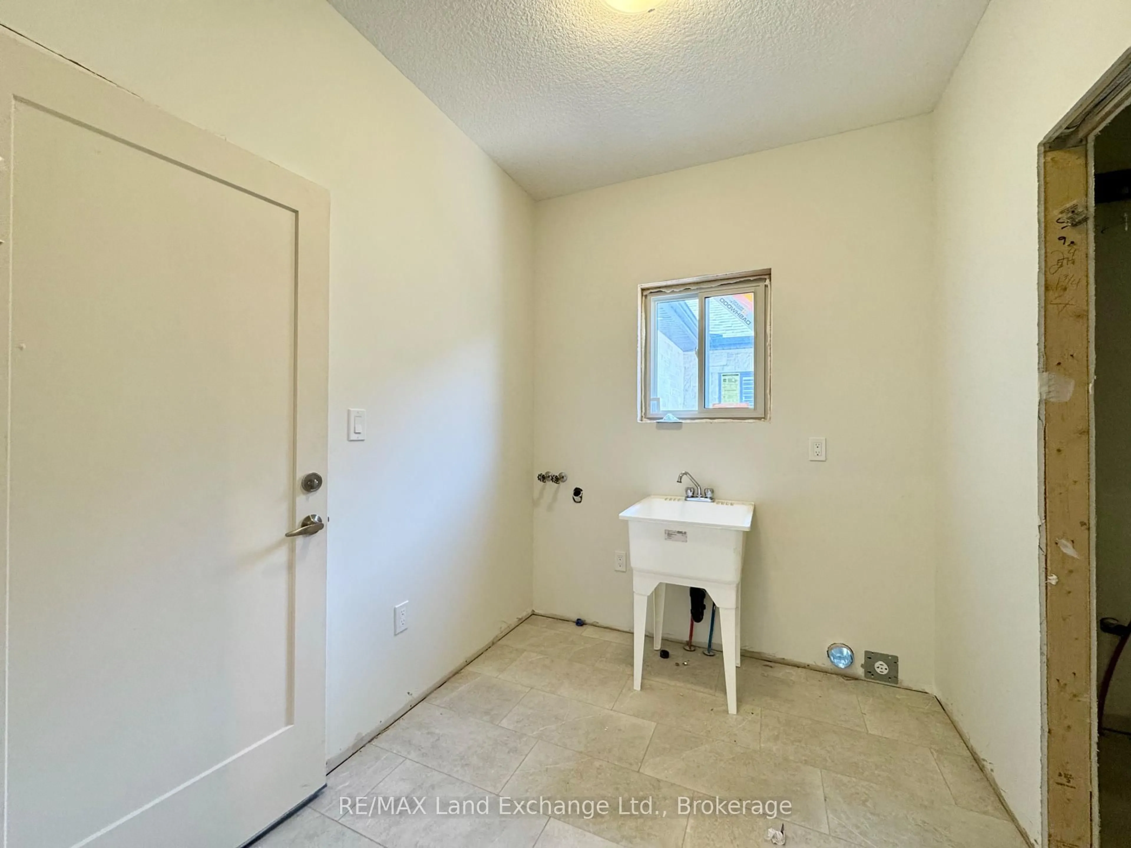A pic of a room for 443 IVINGS Dr, Saugeen Shores Ontario N0H 2C3