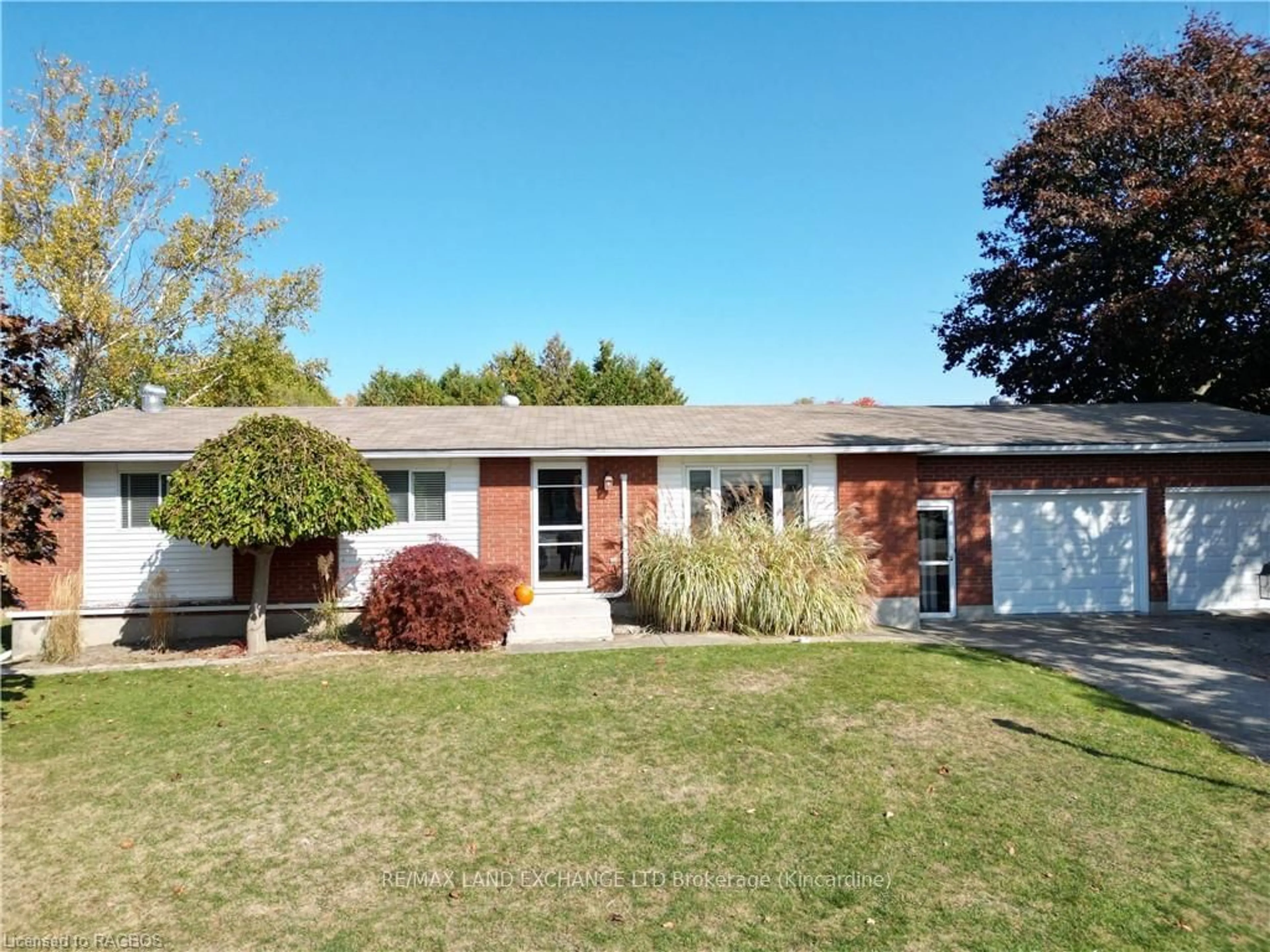 Frontside or backside of a home, cottage for 20 MACCASKILL Rd, Kincardine Ontario N2Z 1H5