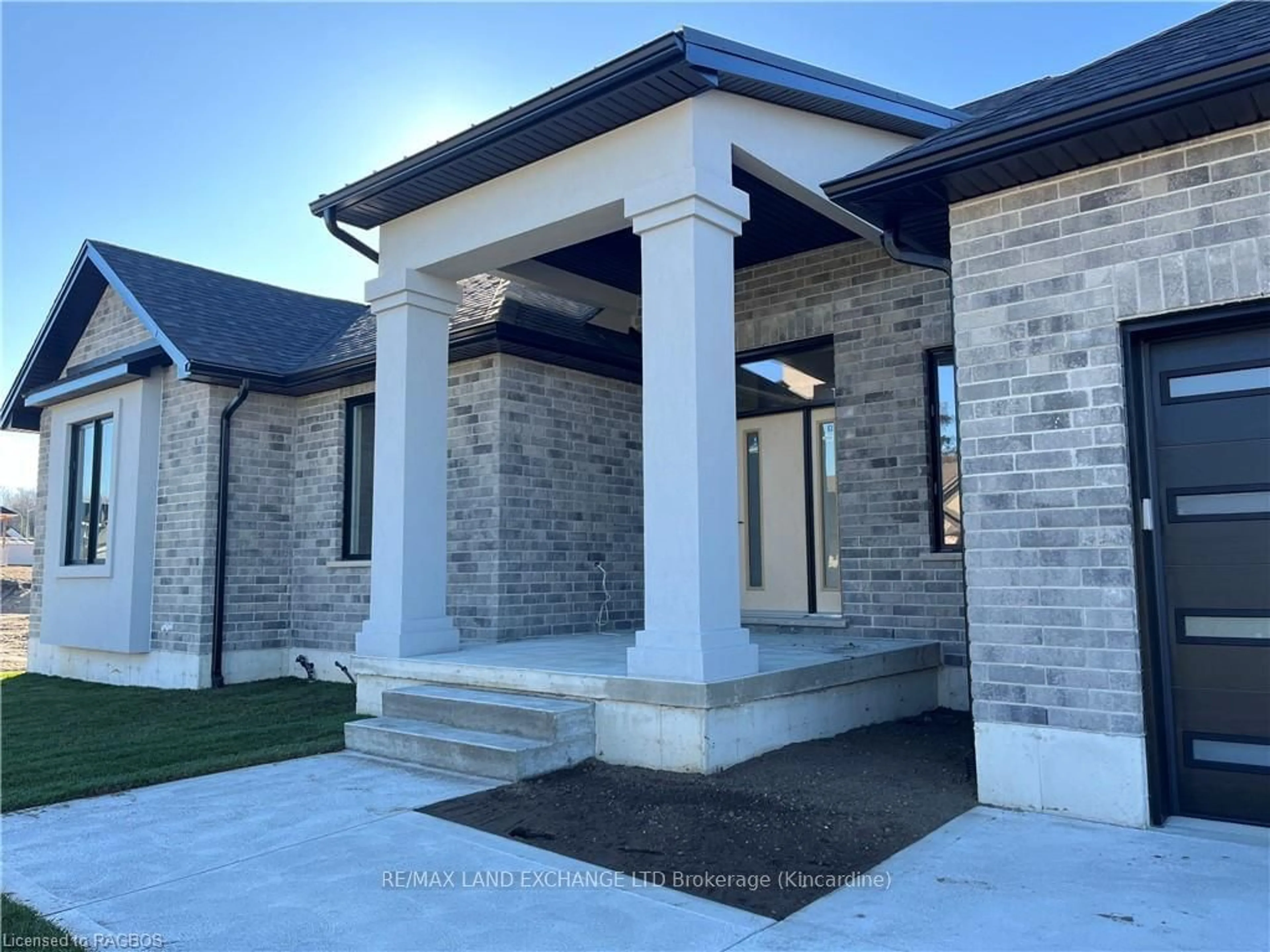 Home with brick exterior material for 924 BOGDANOVIC Way, Kincardine Ontario N2Z 0H3