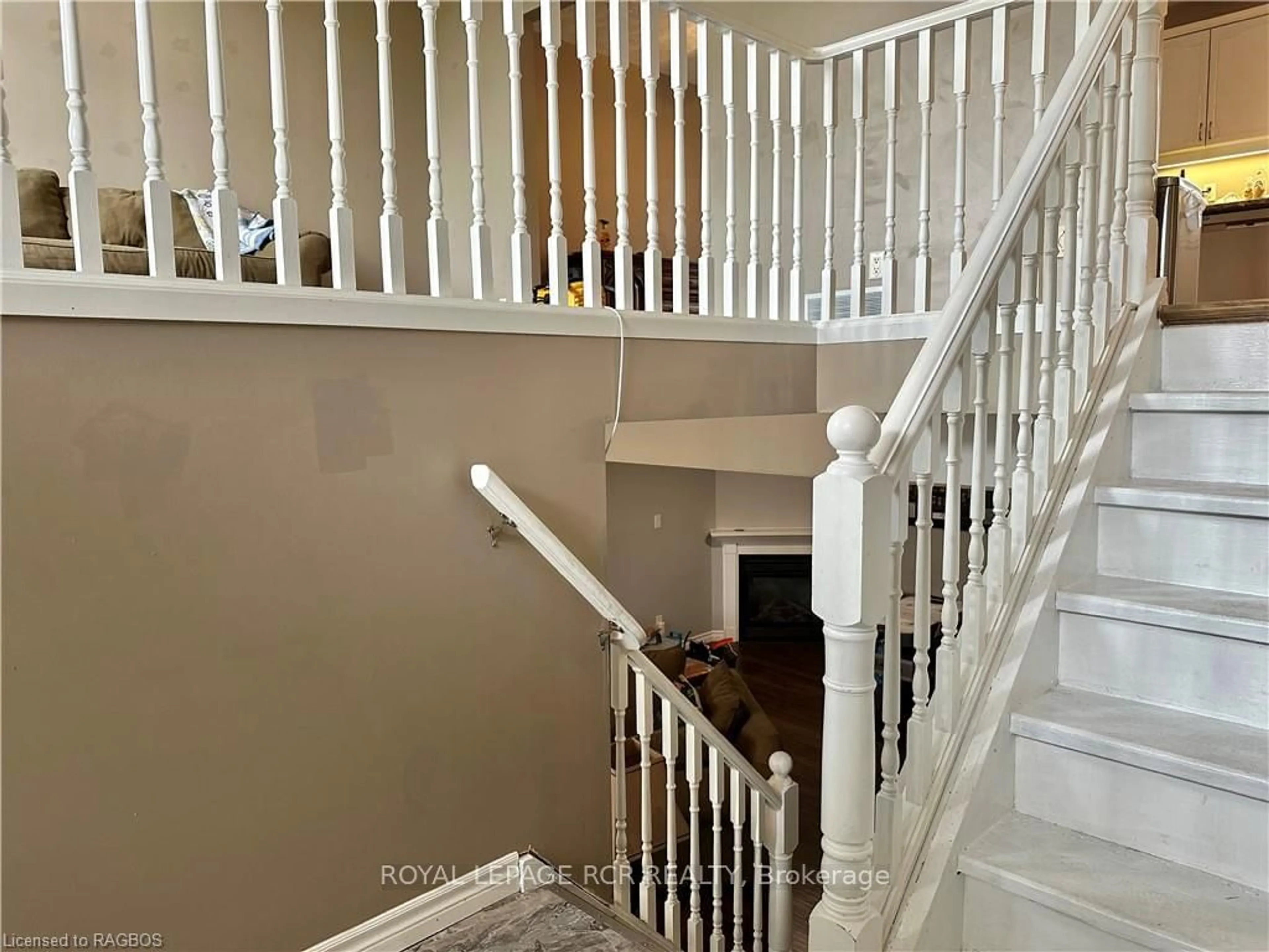 Stairs for 138 16TH, Hanover Ontario N4N 3V4