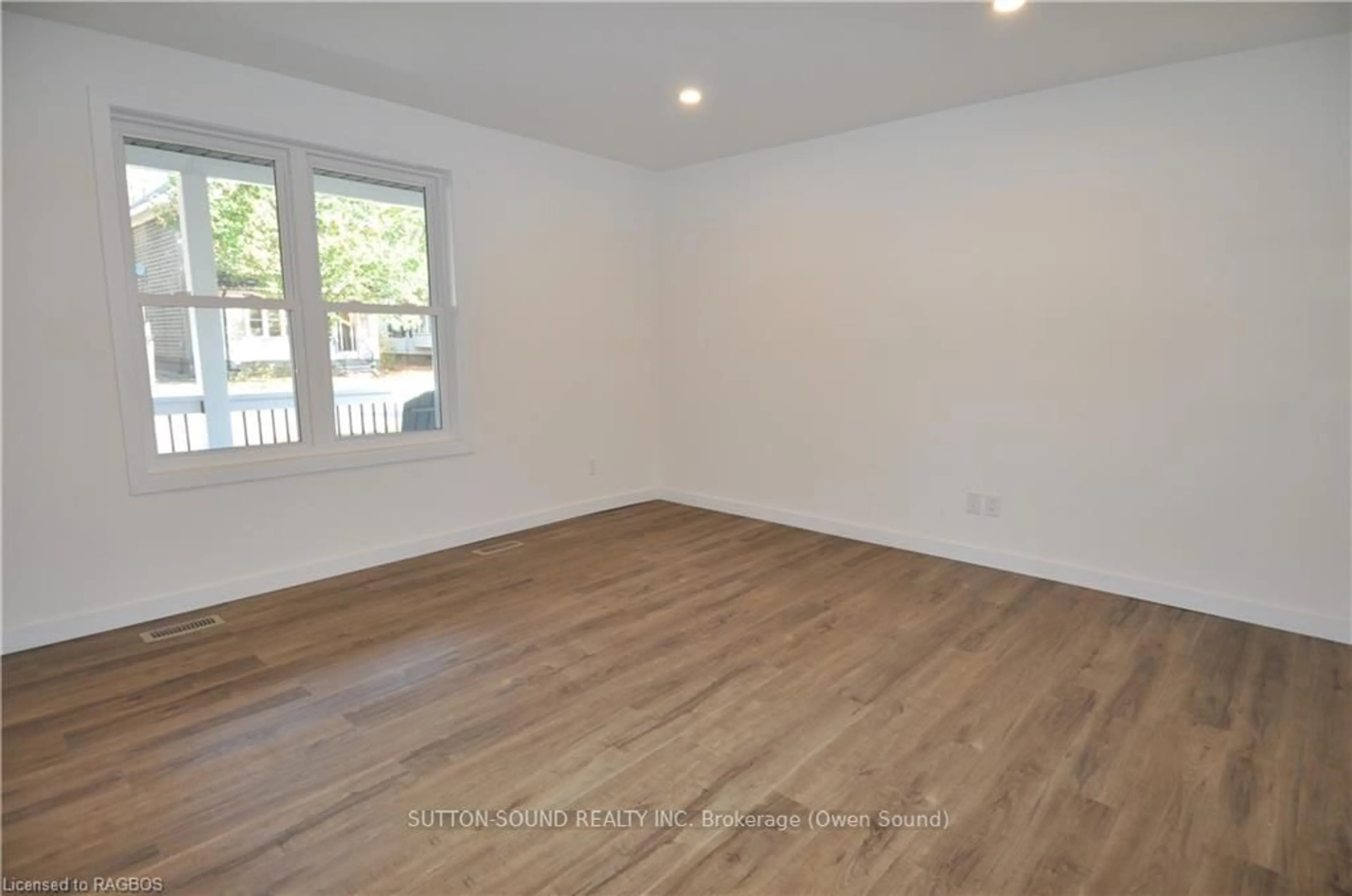 A pic of a room, wood floors for 601 7TH ST A, Owen Sound Ontario N4K 1K4