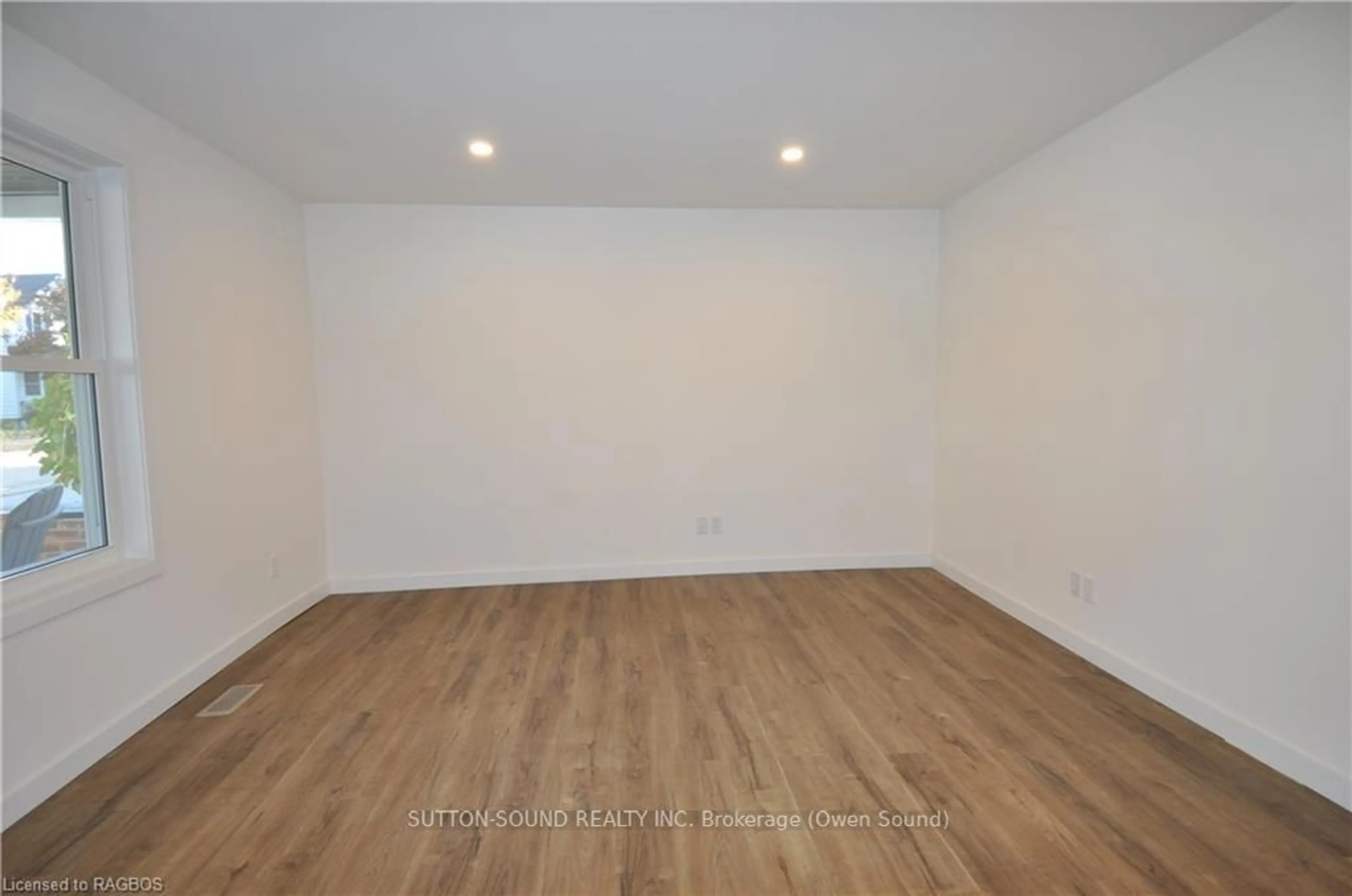 A pic of a room, wood floors for 601 7TH ST A, Owen Sound Ontario N4K 1K4