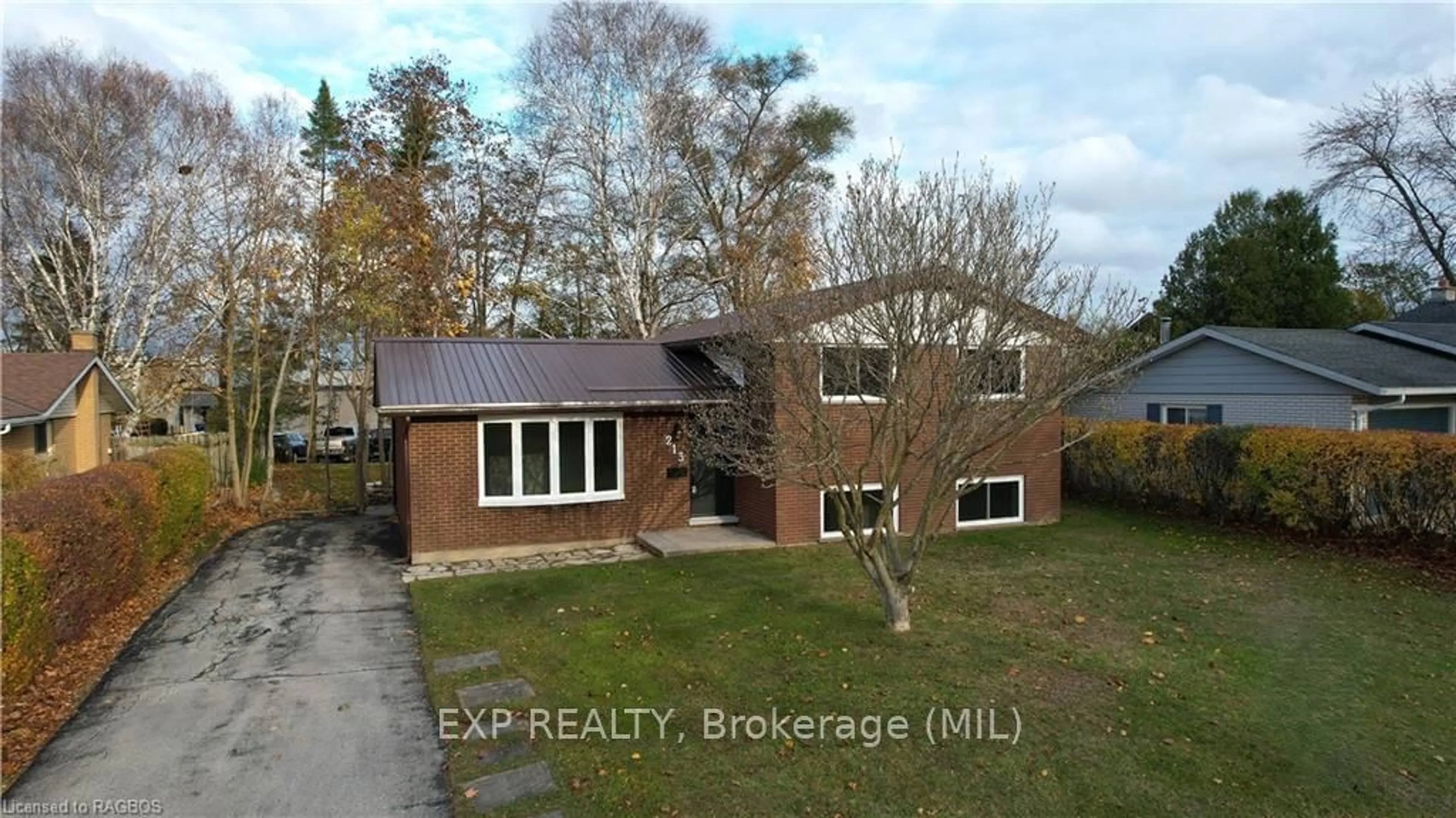 Frontside or backside of a home, cottage for 213 5TH Ave, Hanover Ontario N4N 2C3