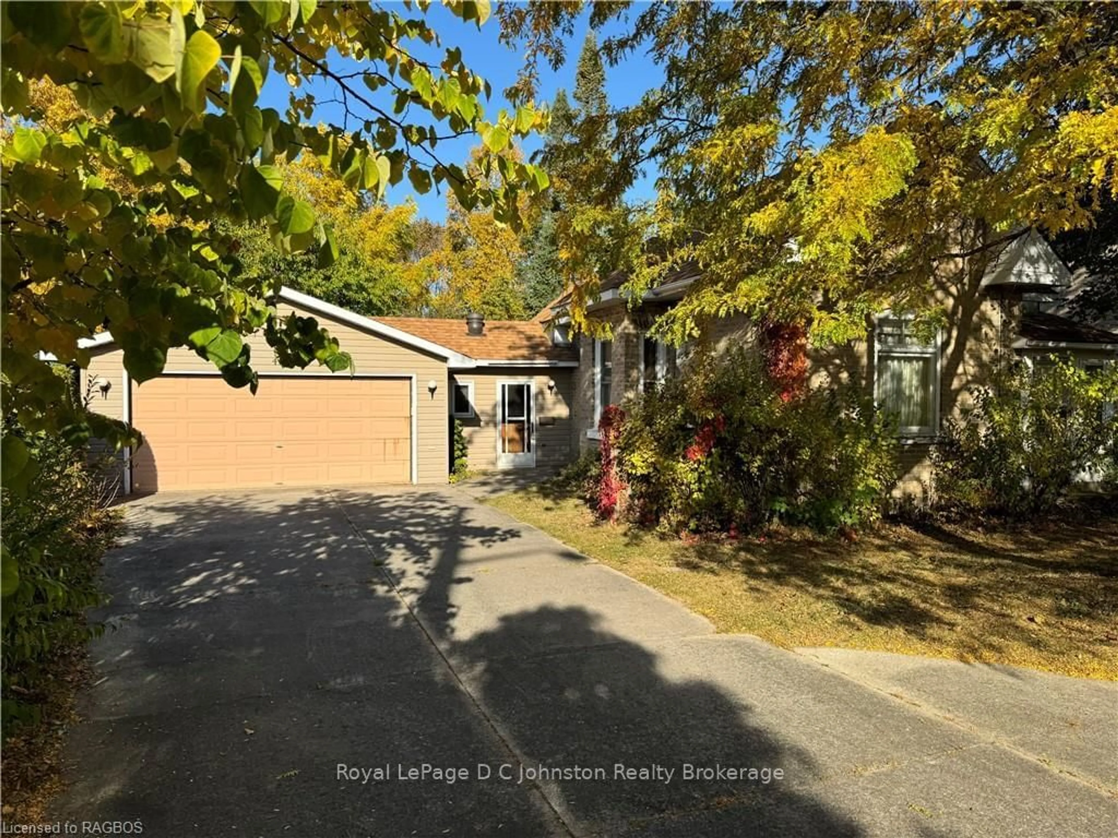 Frontside or backside of a home, the street view for 45 GROSVENOR St, Saugeen Shores Ontario N0H 2L0