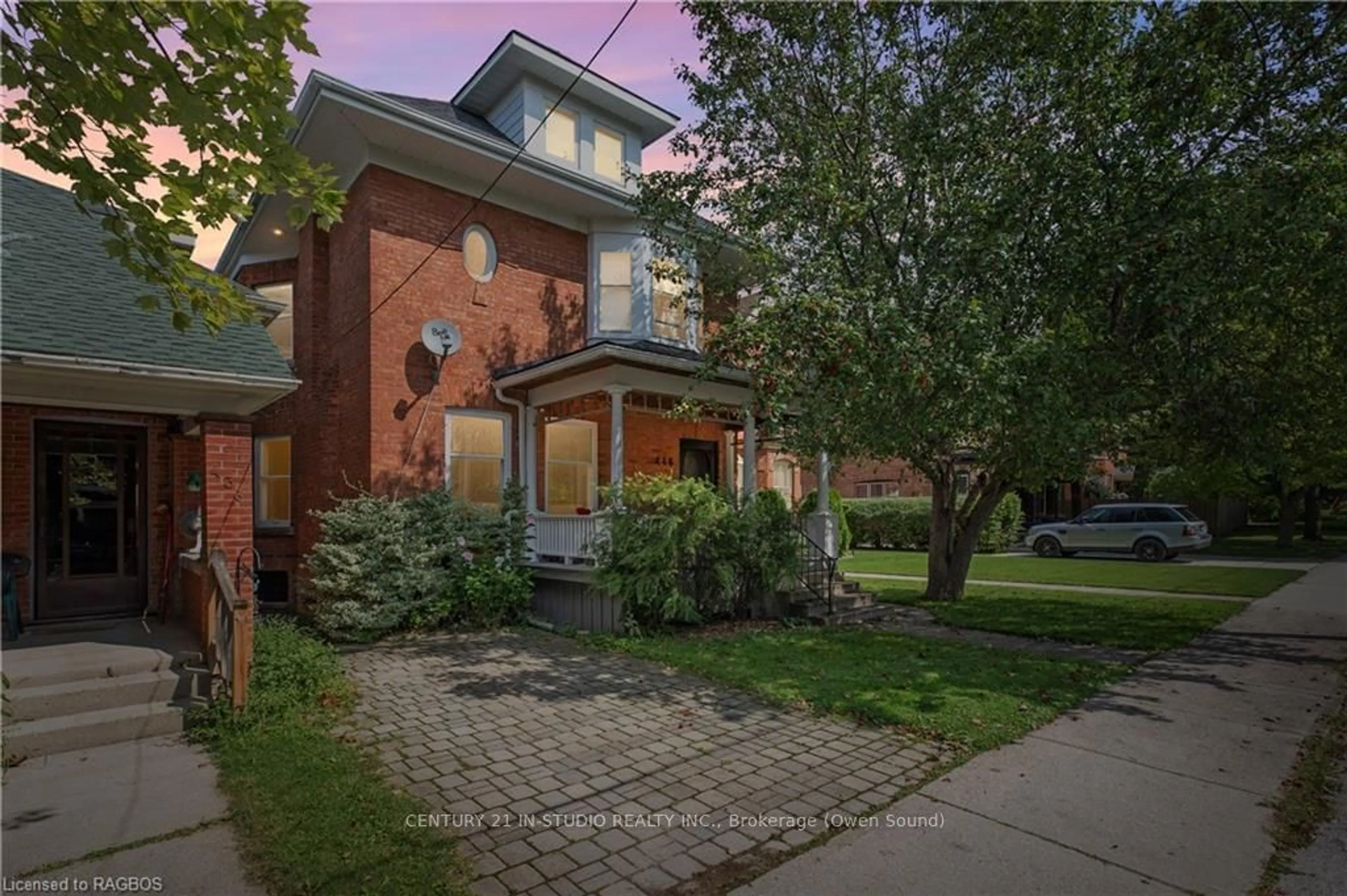 A pic from exterior of the house or condo, the street view for 446 9TH St, Owen Sound Ontario N4K 1P3