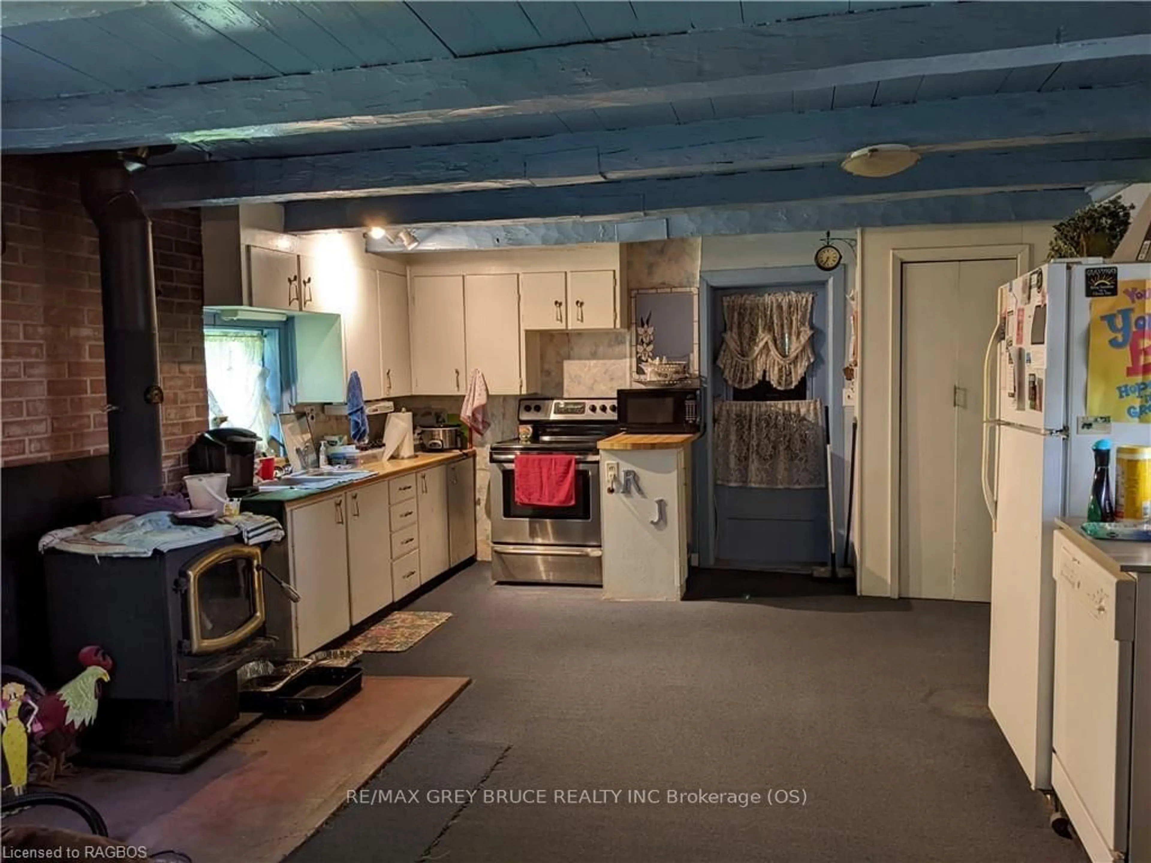 Kitchen, not visible floor, cottage for 317901 HIGHWAY 6 & 10, Meaford Ontario N4K 5N6