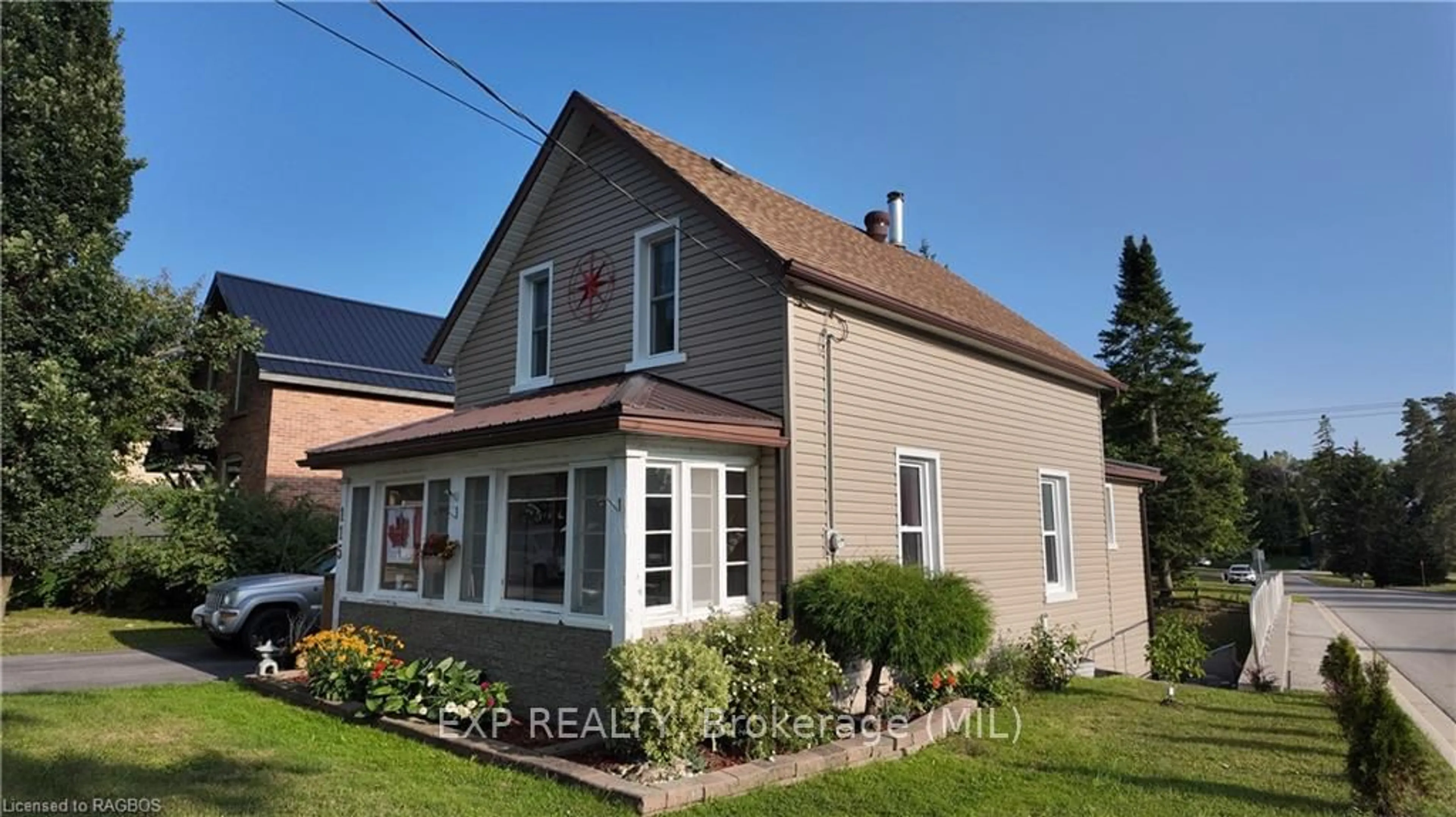 Frontside or backside of a home, cottage for 115 9TH St, Hanover Ontario N4N 1K7