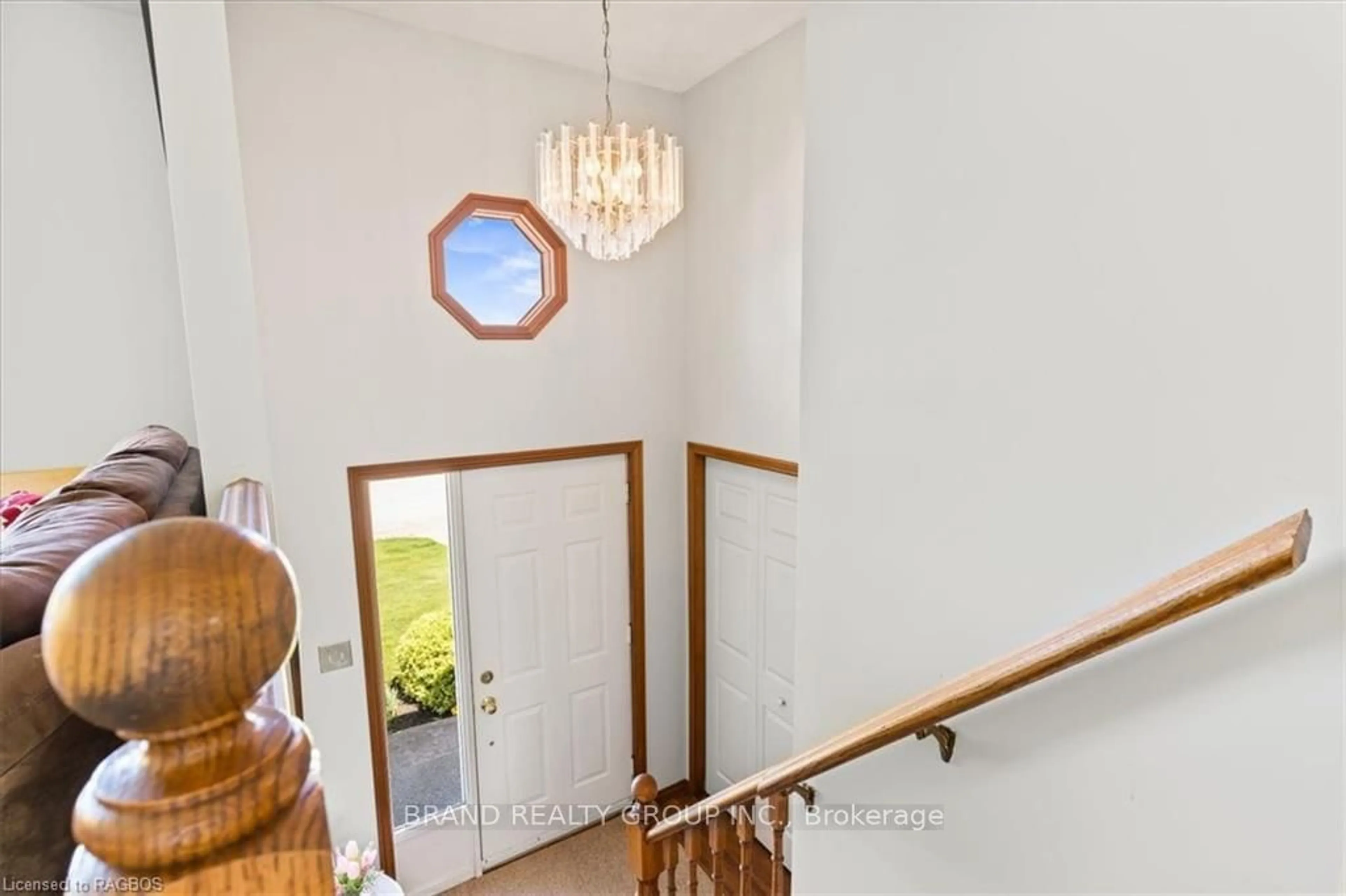 Indoor foyer, wood floors for 7 ALBERY Crt, Meaford Ontario N4L 1J8