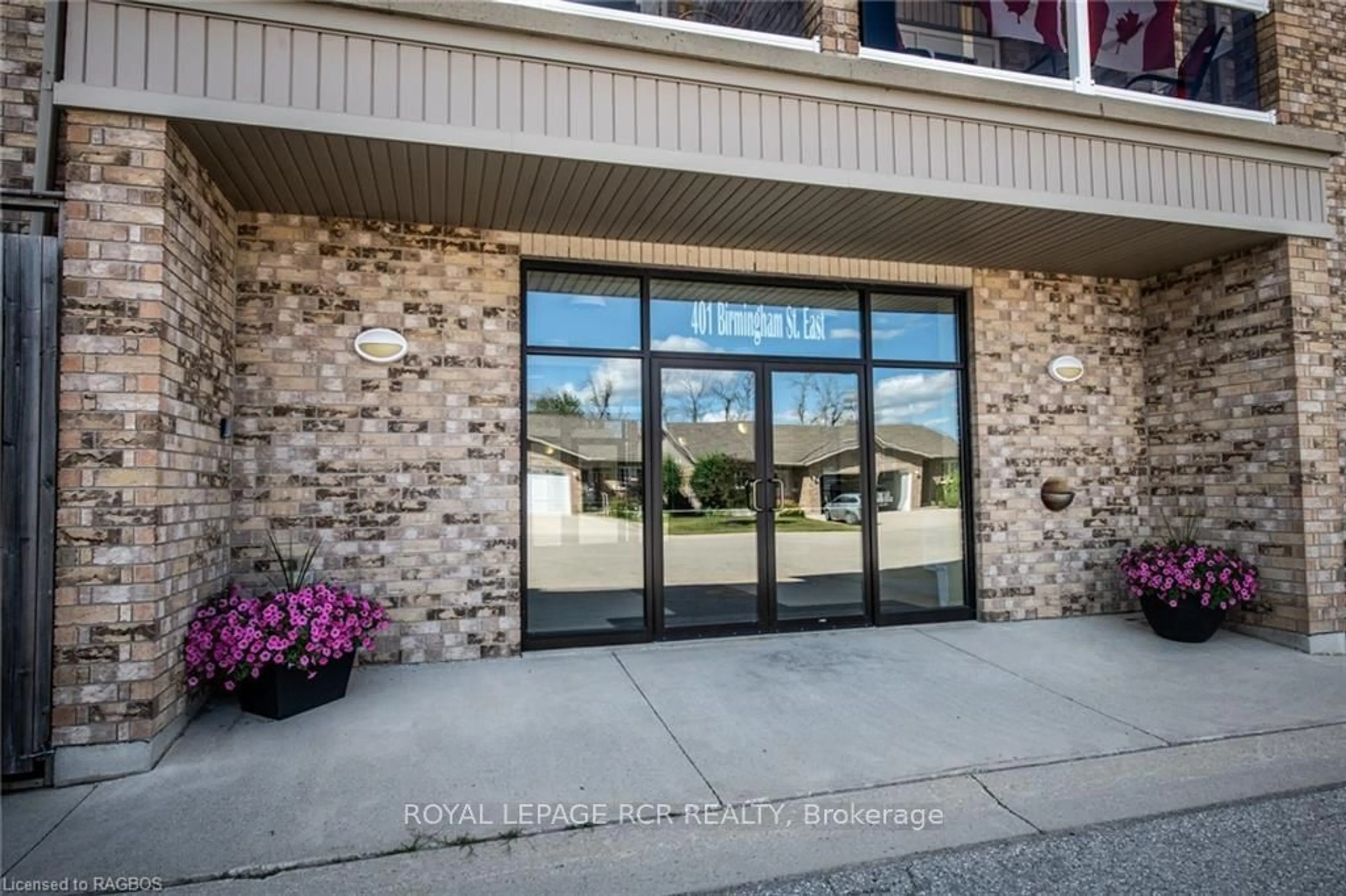 Indoor foyer, carpet floors for 401 BIRMINGHAM St #305, Wellington North Ontario N0G 2L2