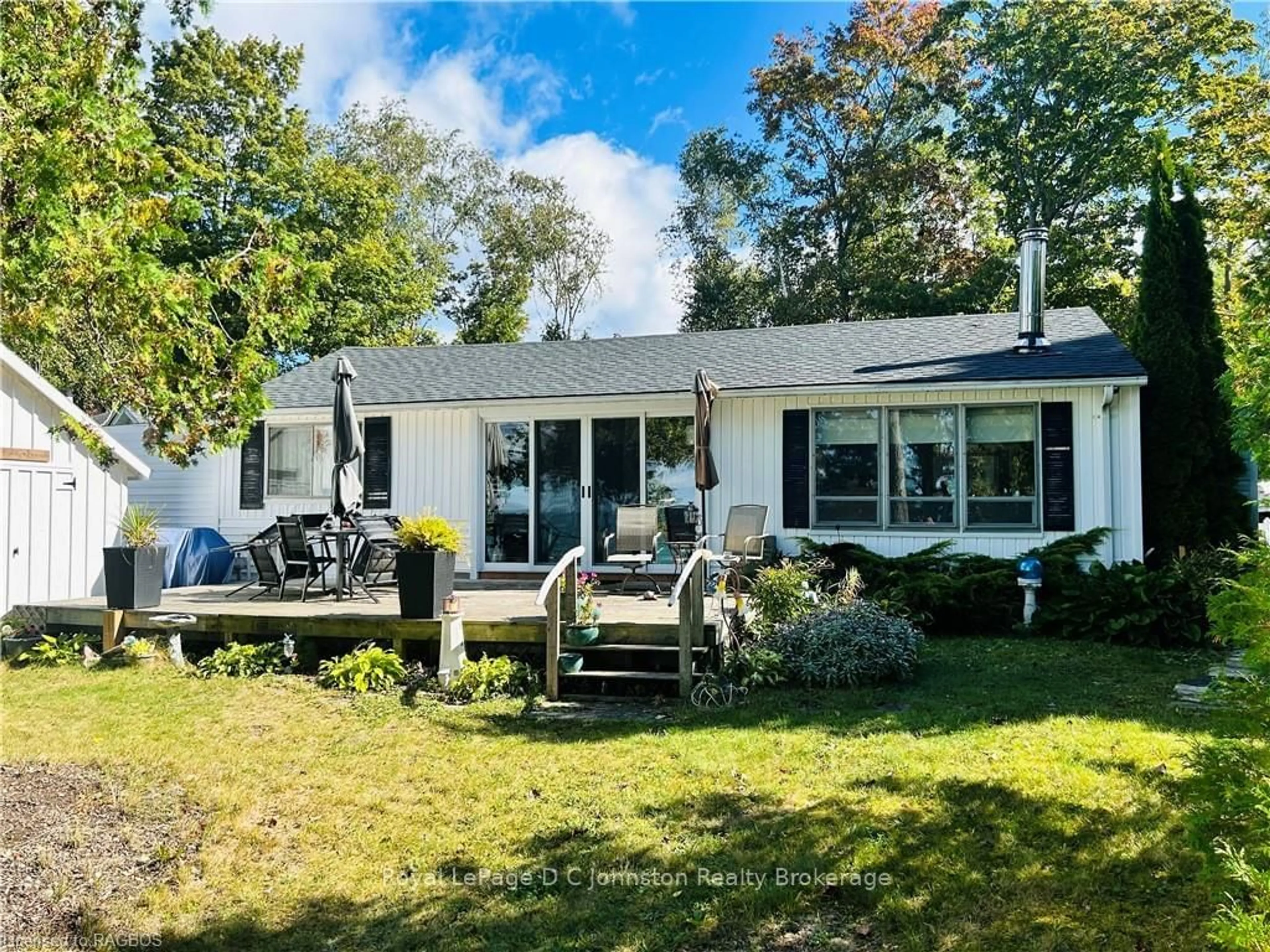 Frontside or backside of a home, cottage for 305 BRUCE ROAD 13, Bruce Ontario N0H 2L0