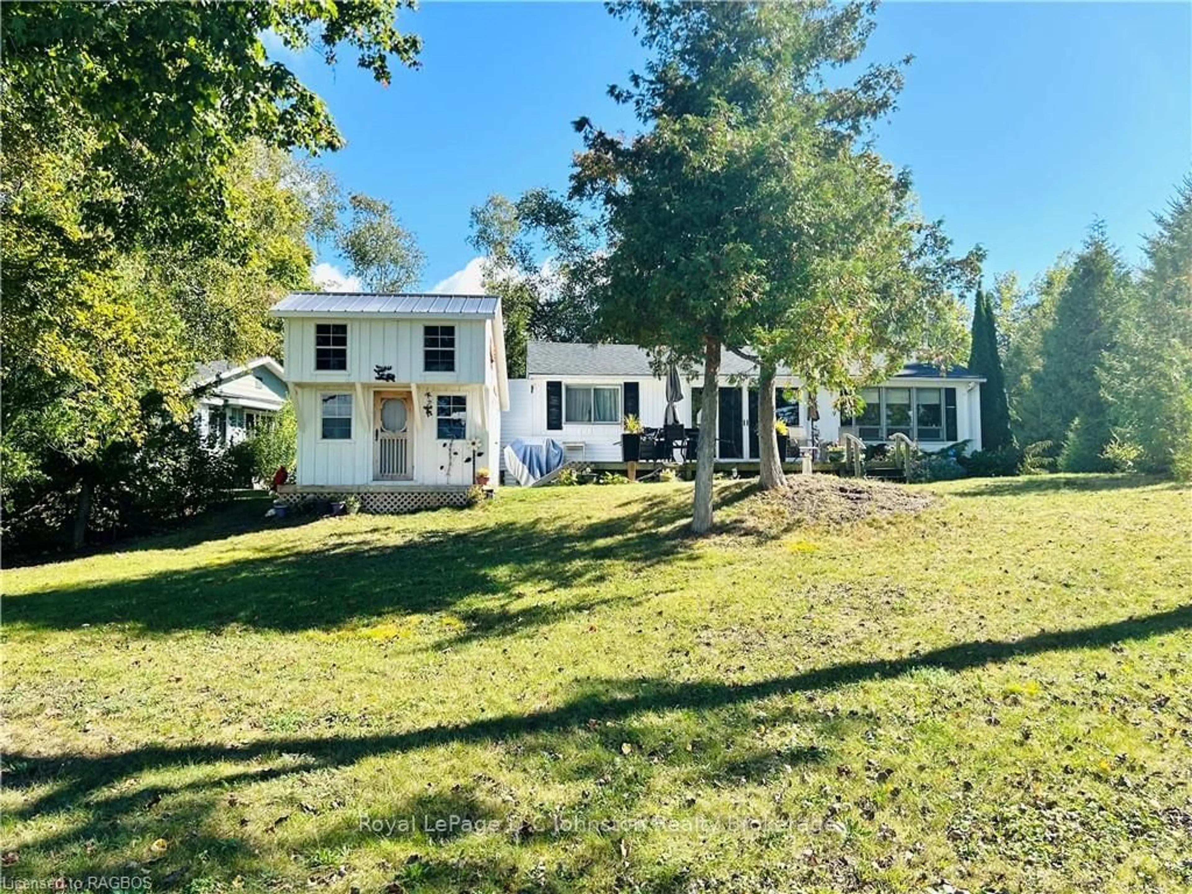 Frontside or backside of a home, cottage for 305 BRUCE ROAD 13, Native Leased Lands Ontario N0H 2L0