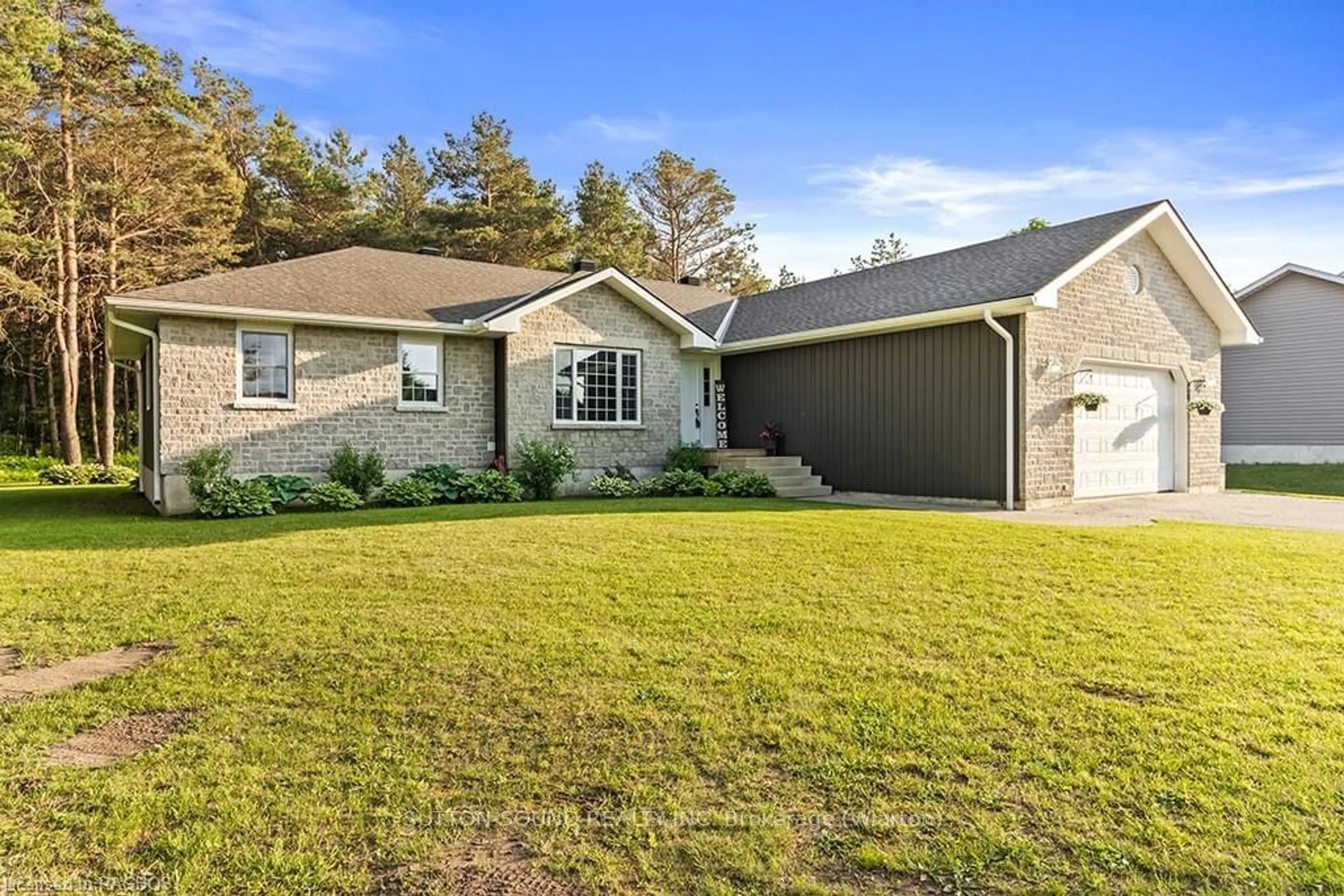Frontside or backside of a home, cottage for 25 PINE TREE Dr, South Bruce Peninsula Ontario N0H 1P0