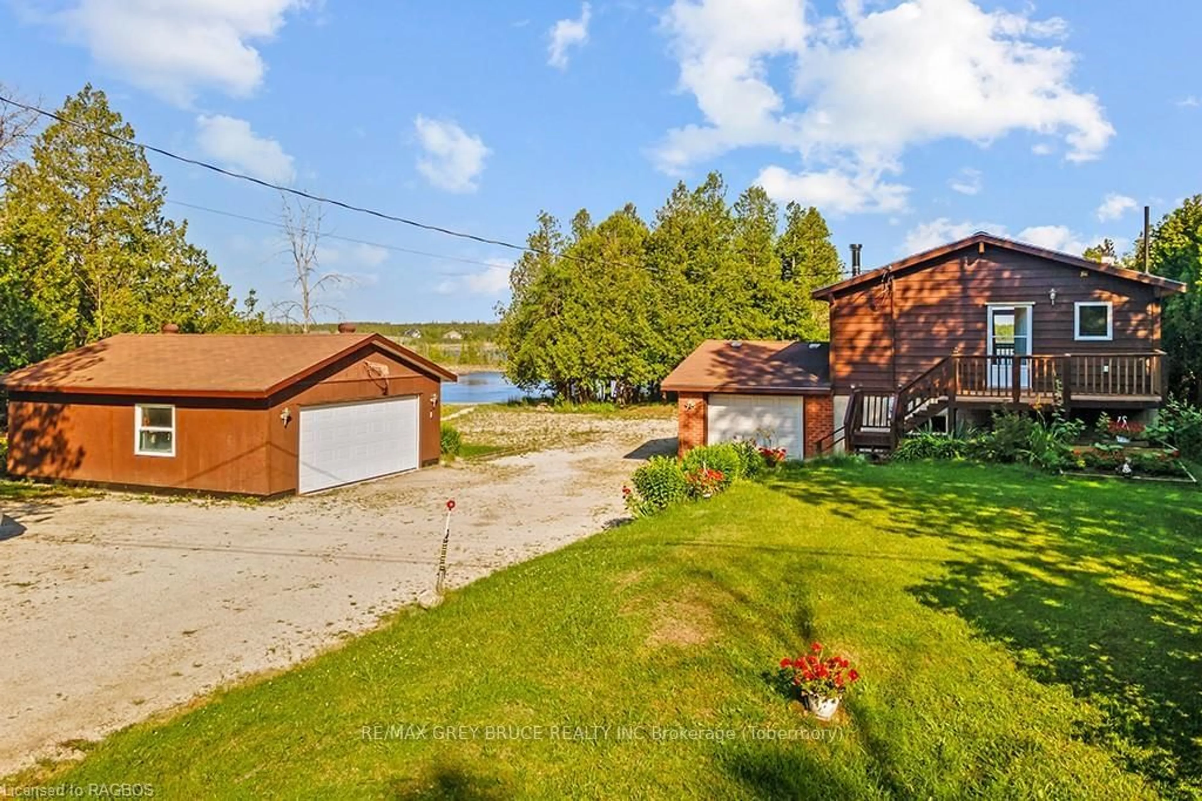 Patio, cottage for 373 EAGLE Rd, Northern Bruce Peninsula Ontario N0H 2R0