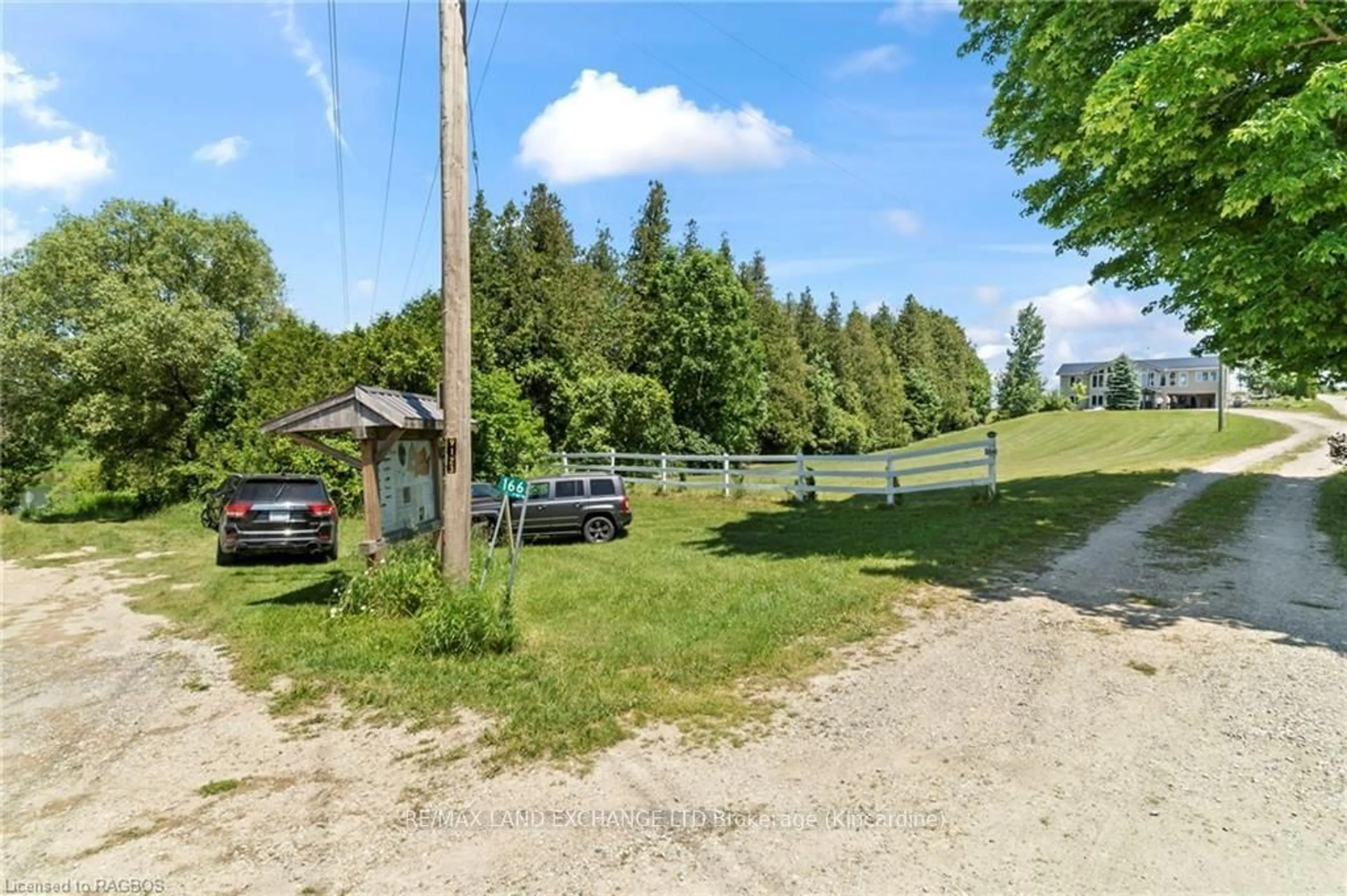 Parking for 166 MAPLE HILL Rd, Brockton Ontario N0G 2V0