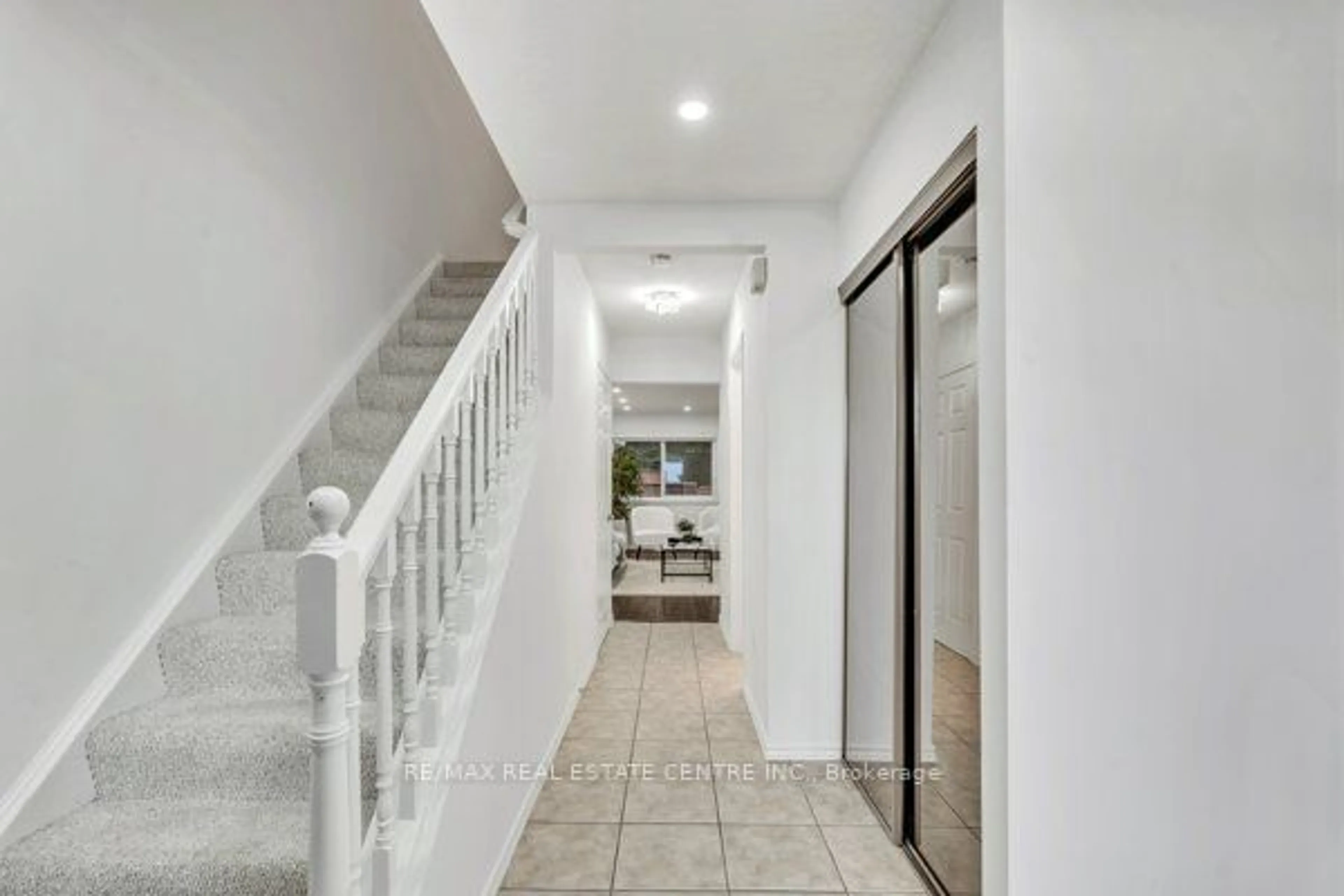 Indoor foyer, cement floor for 524 BEECHWOOD Dr #2, Waterloo Ontario N2T 2G9