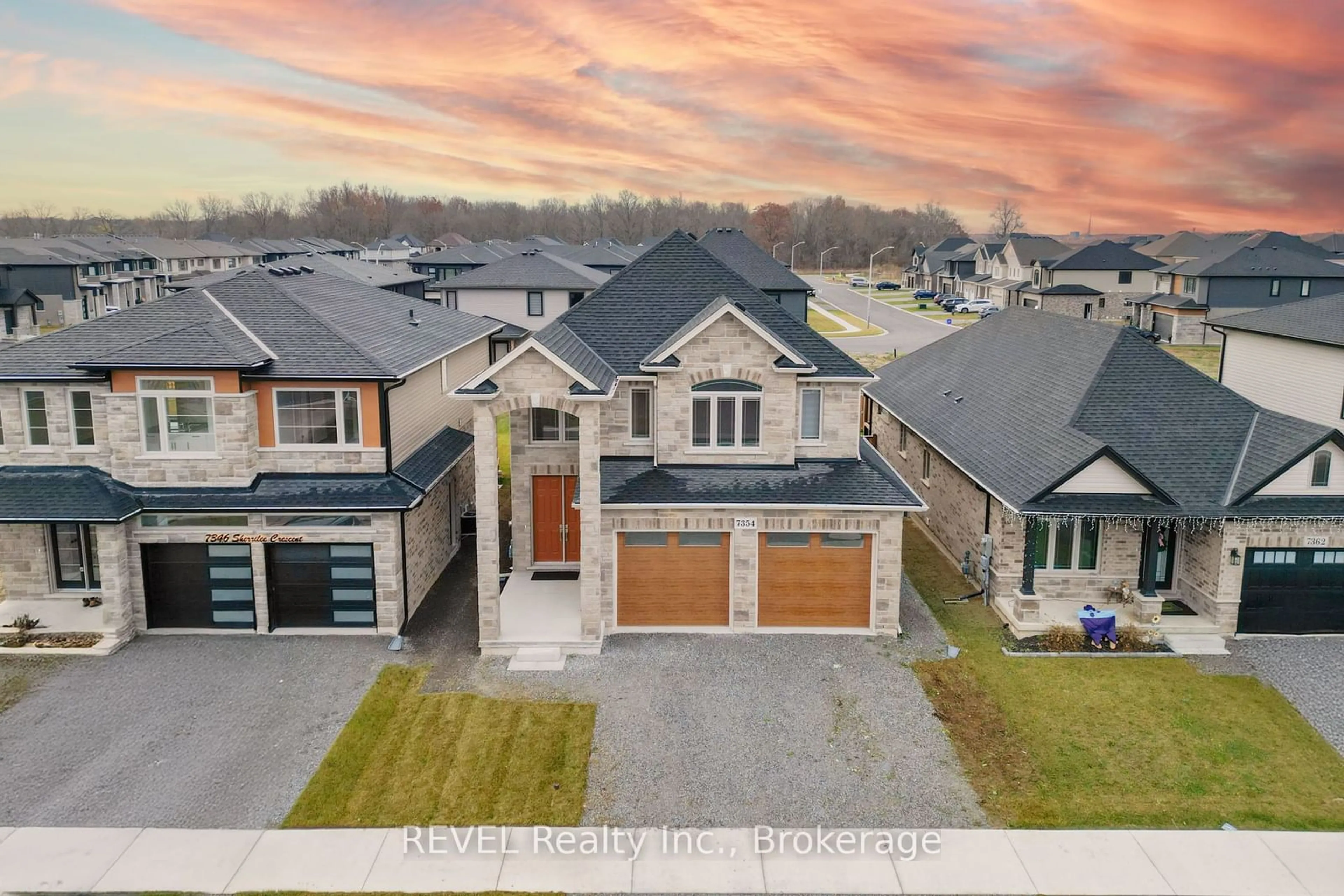 Frontside or backside of a home, the street view for 7354 Sherrilee Cres, Niagara Falls Ontario L2H 3T2