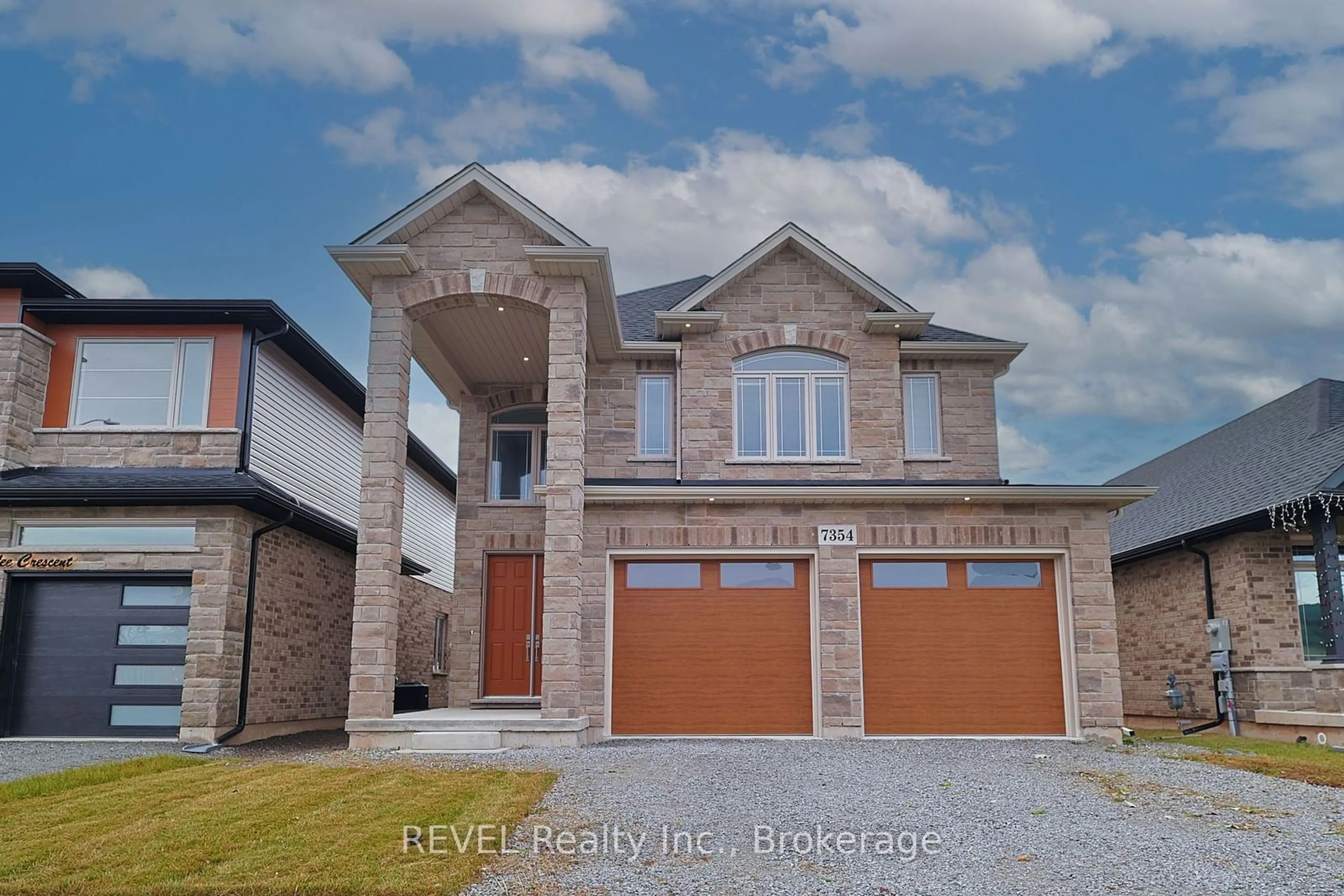 Frontside or backside of a home, the street view for 7354 Sherrilee Cres, Niagara Falls Ontario L2H 3T2