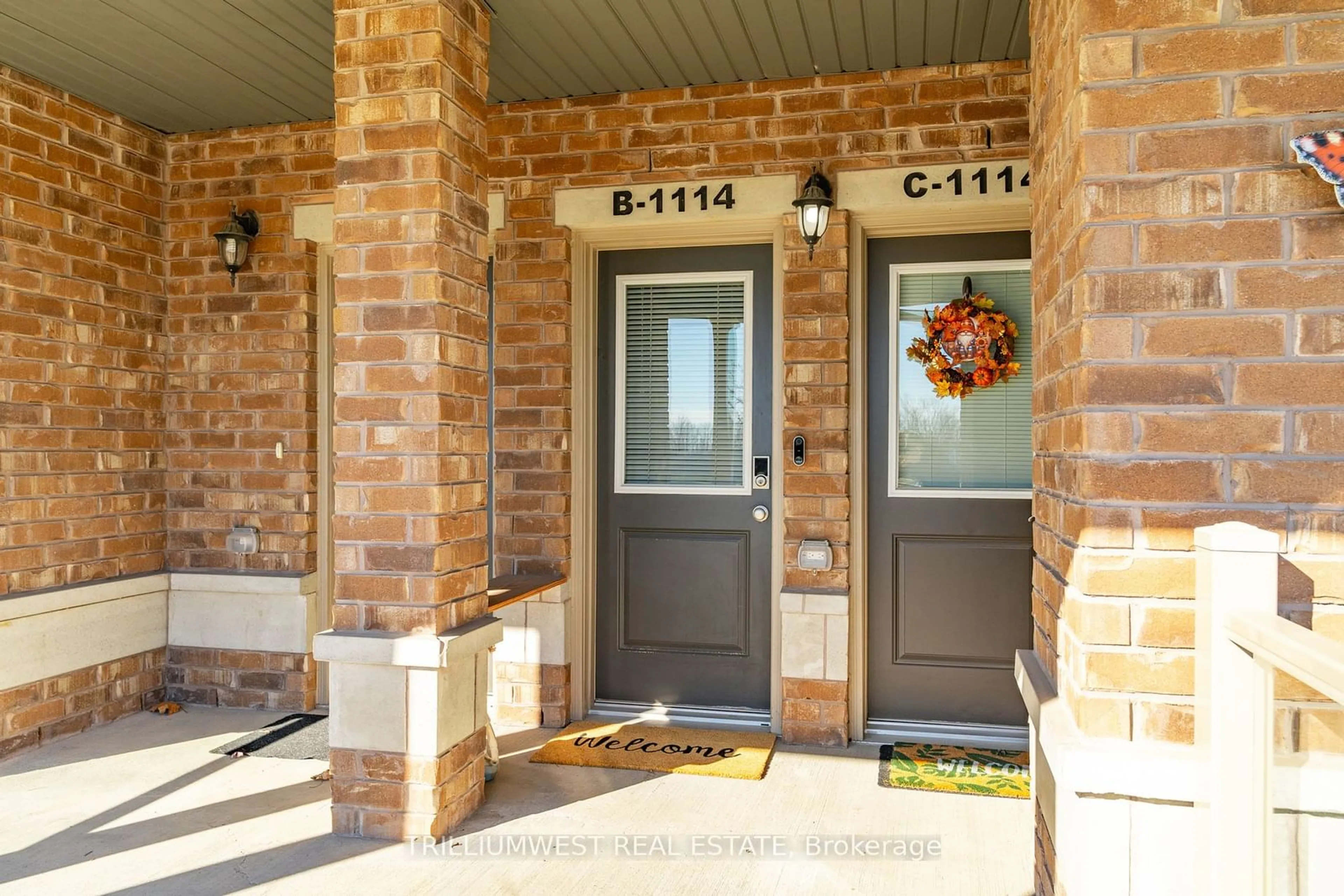 Indoor entryway, ceramic floors for 1114 Fairway Rd #B, Kitchener Ontario N2A 0H6