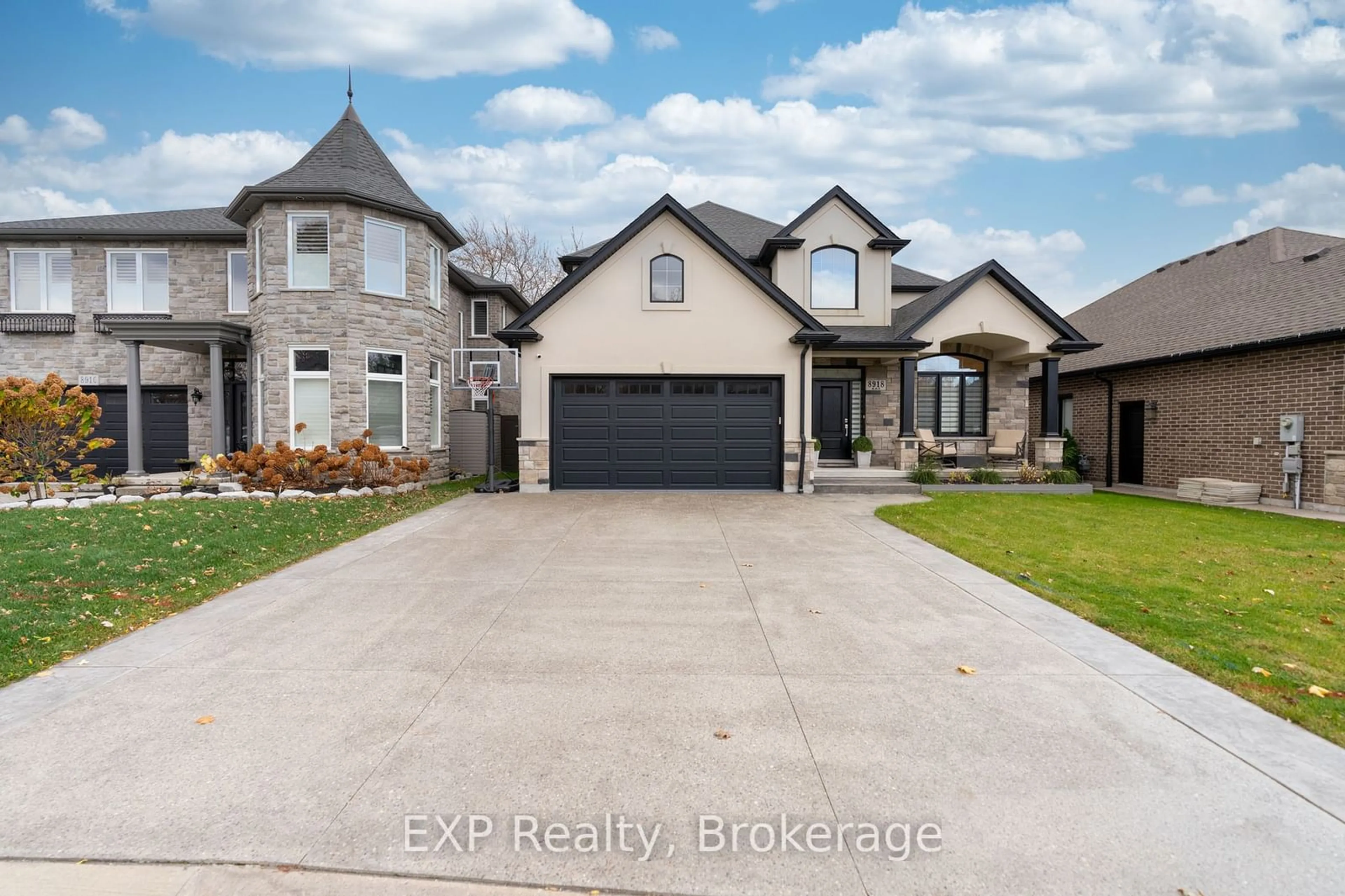 Frontside or backside of a home, cottage for 8918 Black Forest Cres, Niagara Falls Ontario L2H 0M8