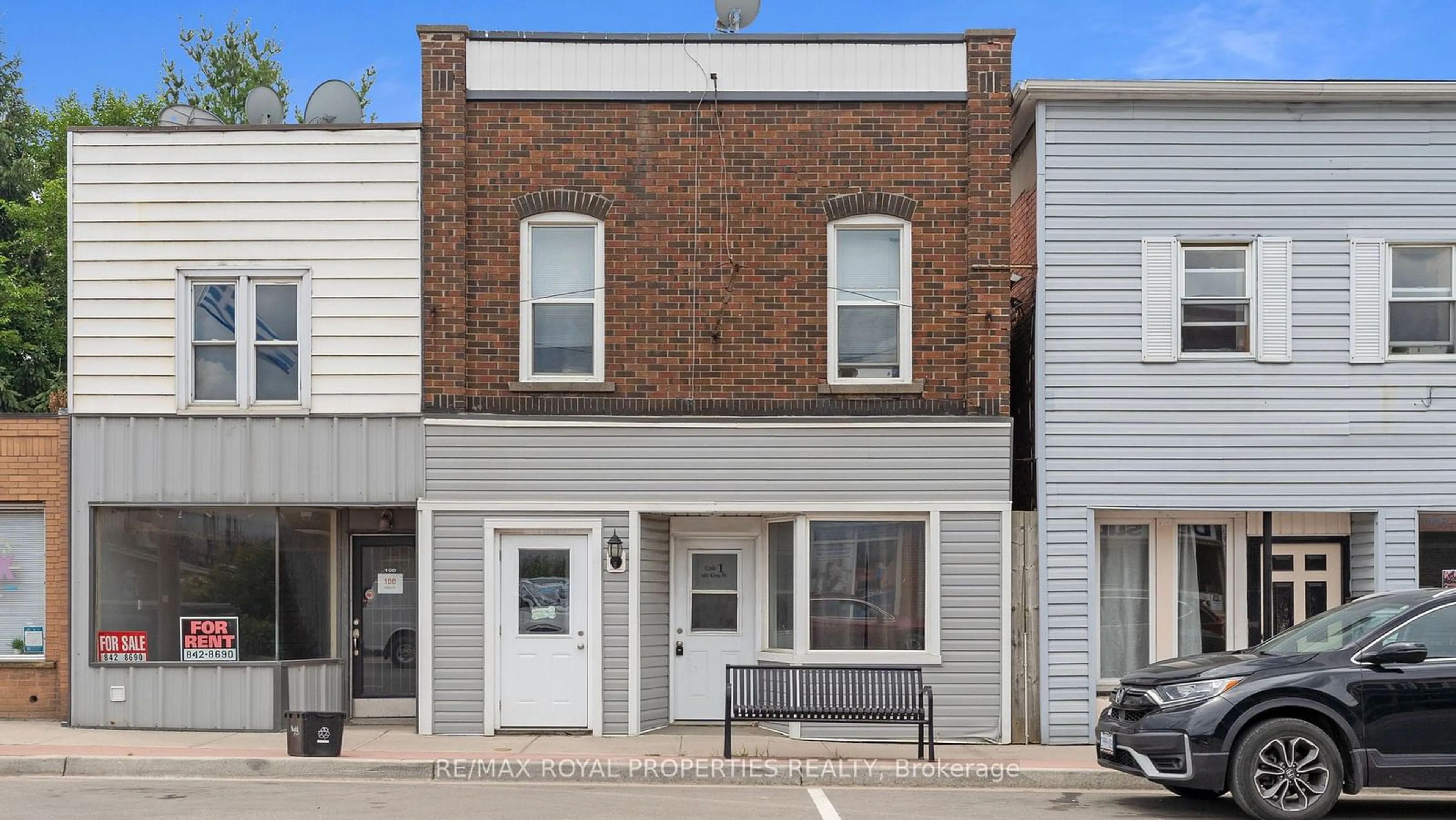 A pic from exterior of the house or condo, the front or back of building for 102 King St, Norfolk Ontario N4B 1X6