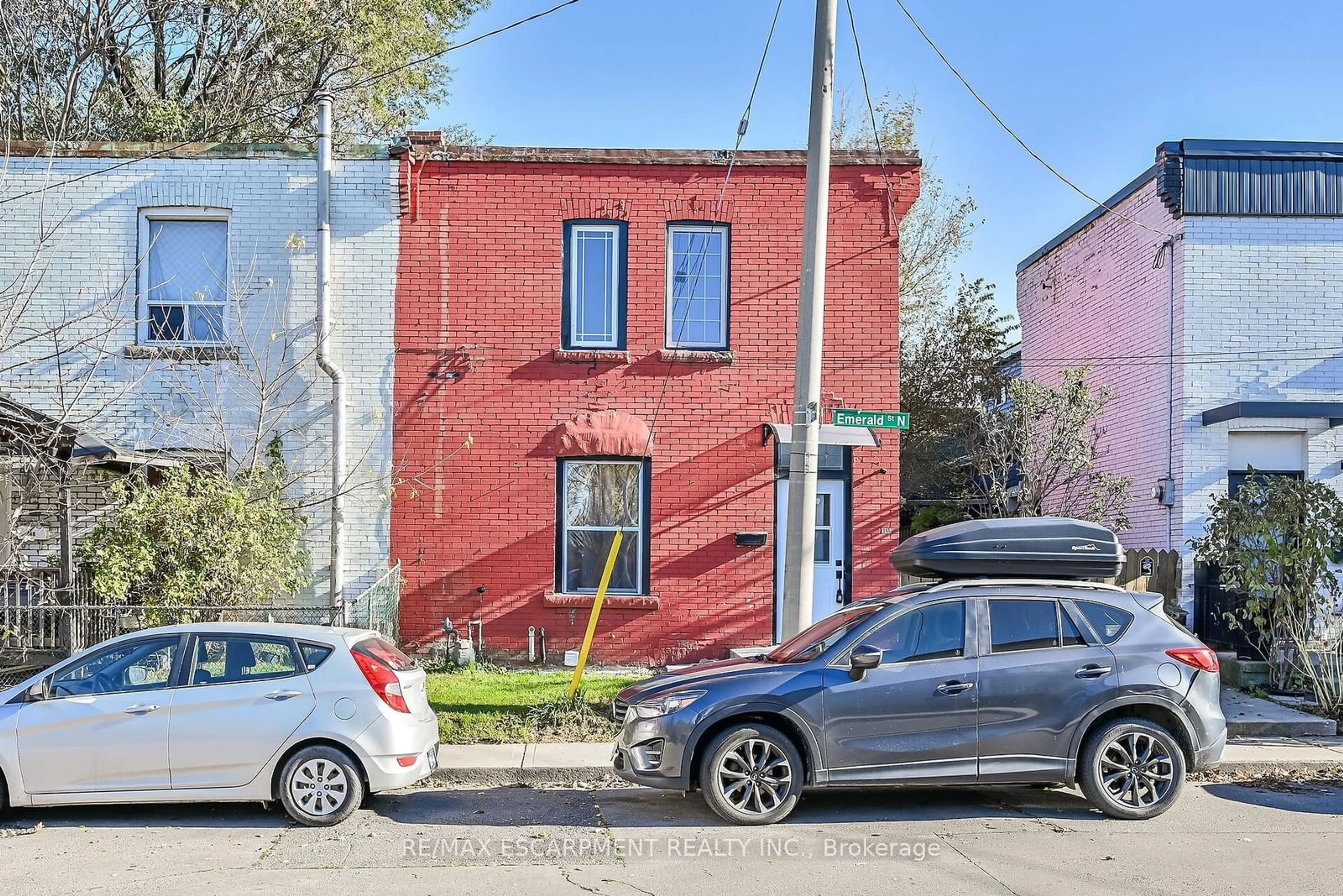 A pic from exterior of the house or condo, the street view for 346 Emerald St, Hamilton Ontario L8L 5L4