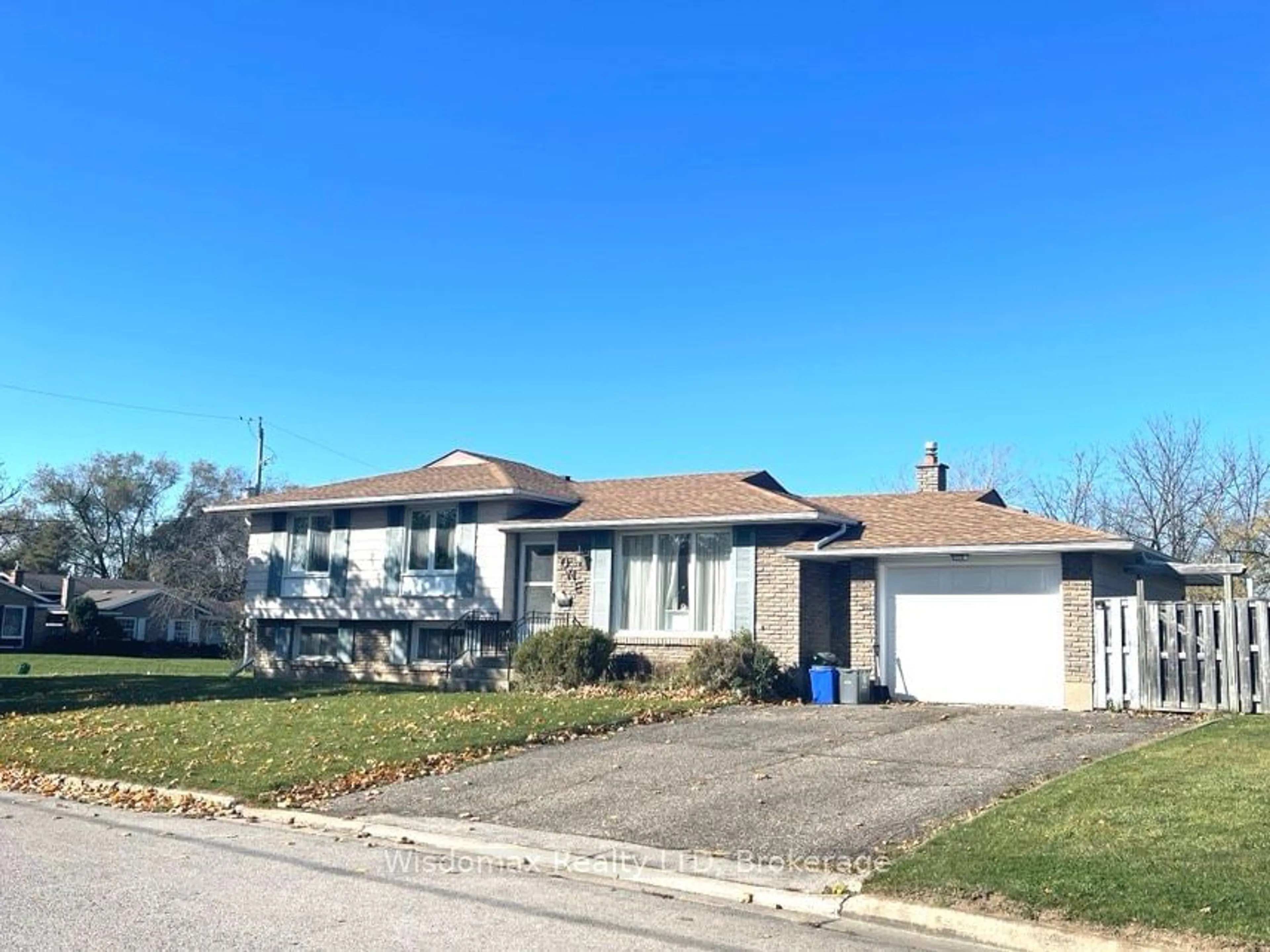 Frontside or backside of a home, the street view for 1 Donlon Circ, St. Catharines Ontario L2T 2N4