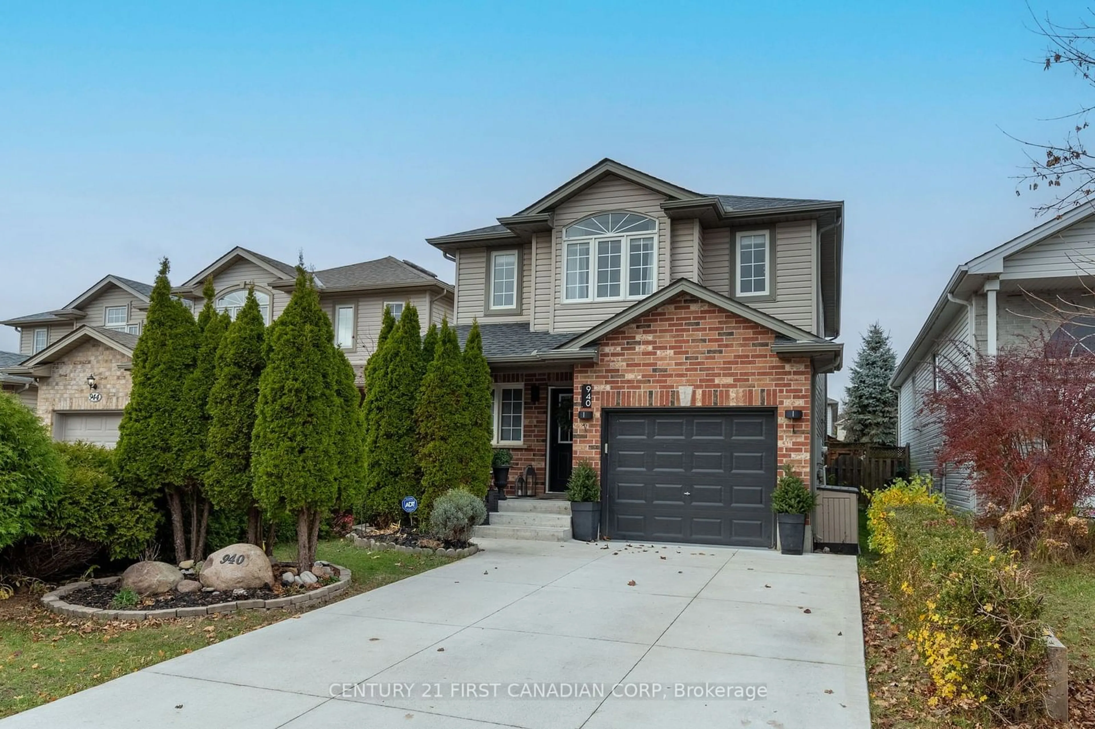 Home with brick exterior material for 940 Blythwood Rd, London Ontario N6H 5W1