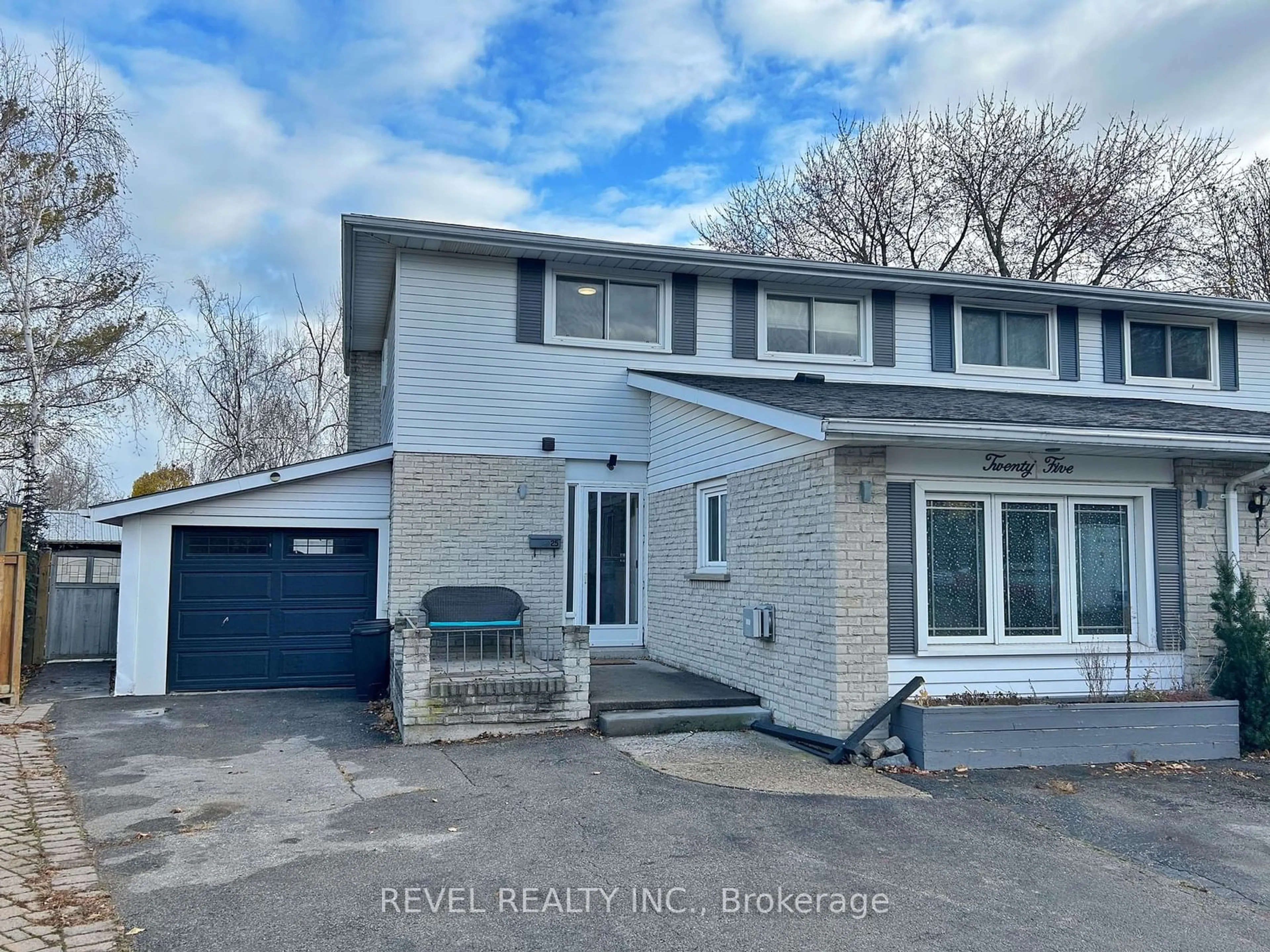 A pic from exterior of the house or condo, the street view for 25 Woods End, Brantford Ontario N3R 6M8