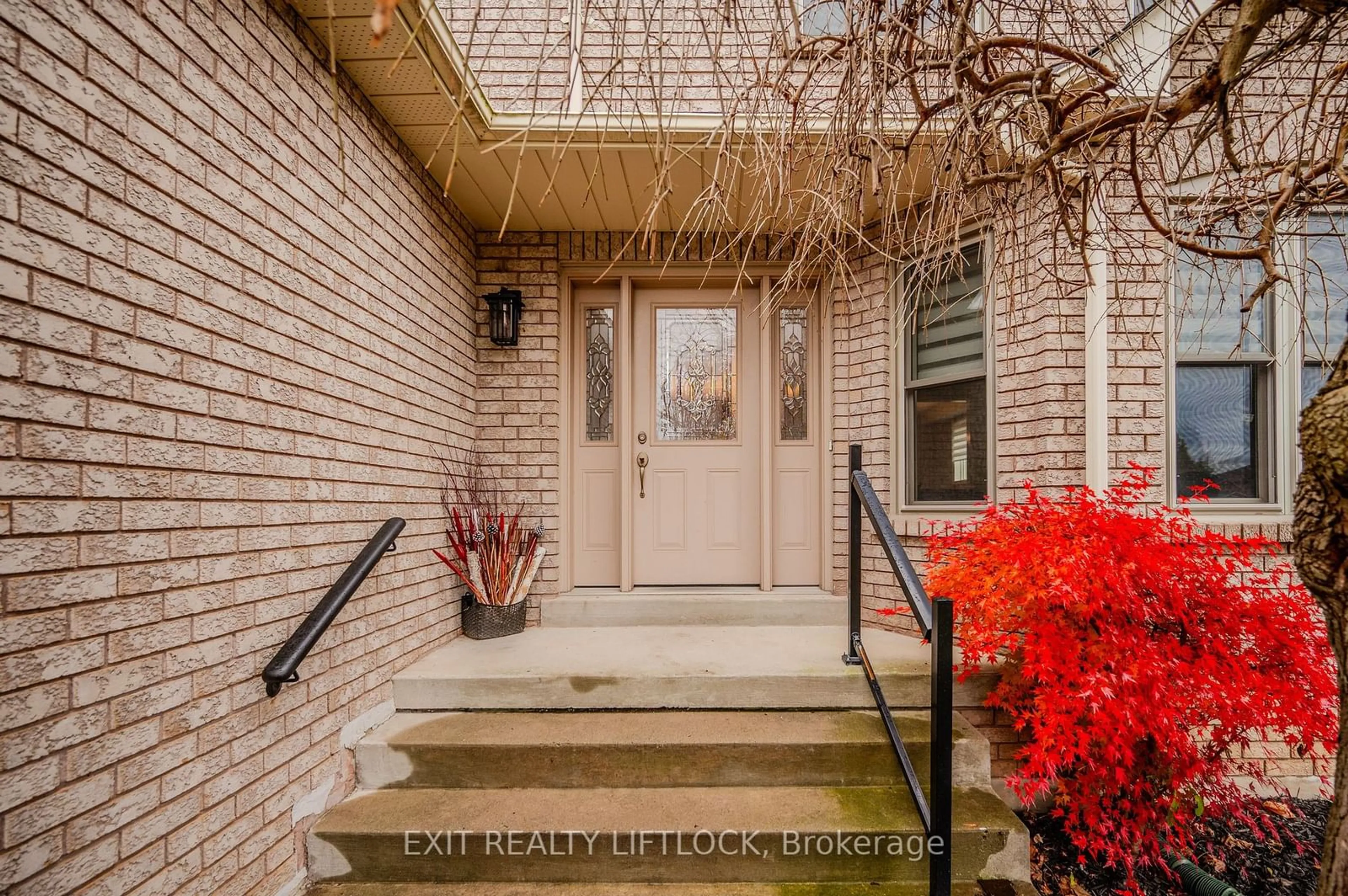 Indoor entryway, wood floors for 27 Attwood Dr, Cambridge Ontario N1T 1L4