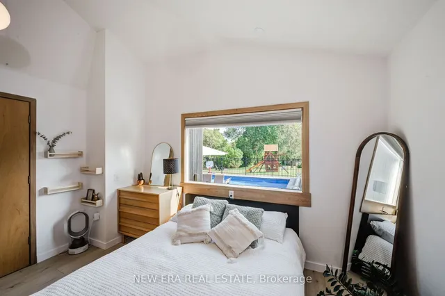 Additional property image - 380 Parkside Dr