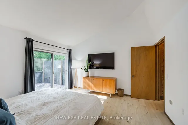 Additional property image - 380 Parkside Dr