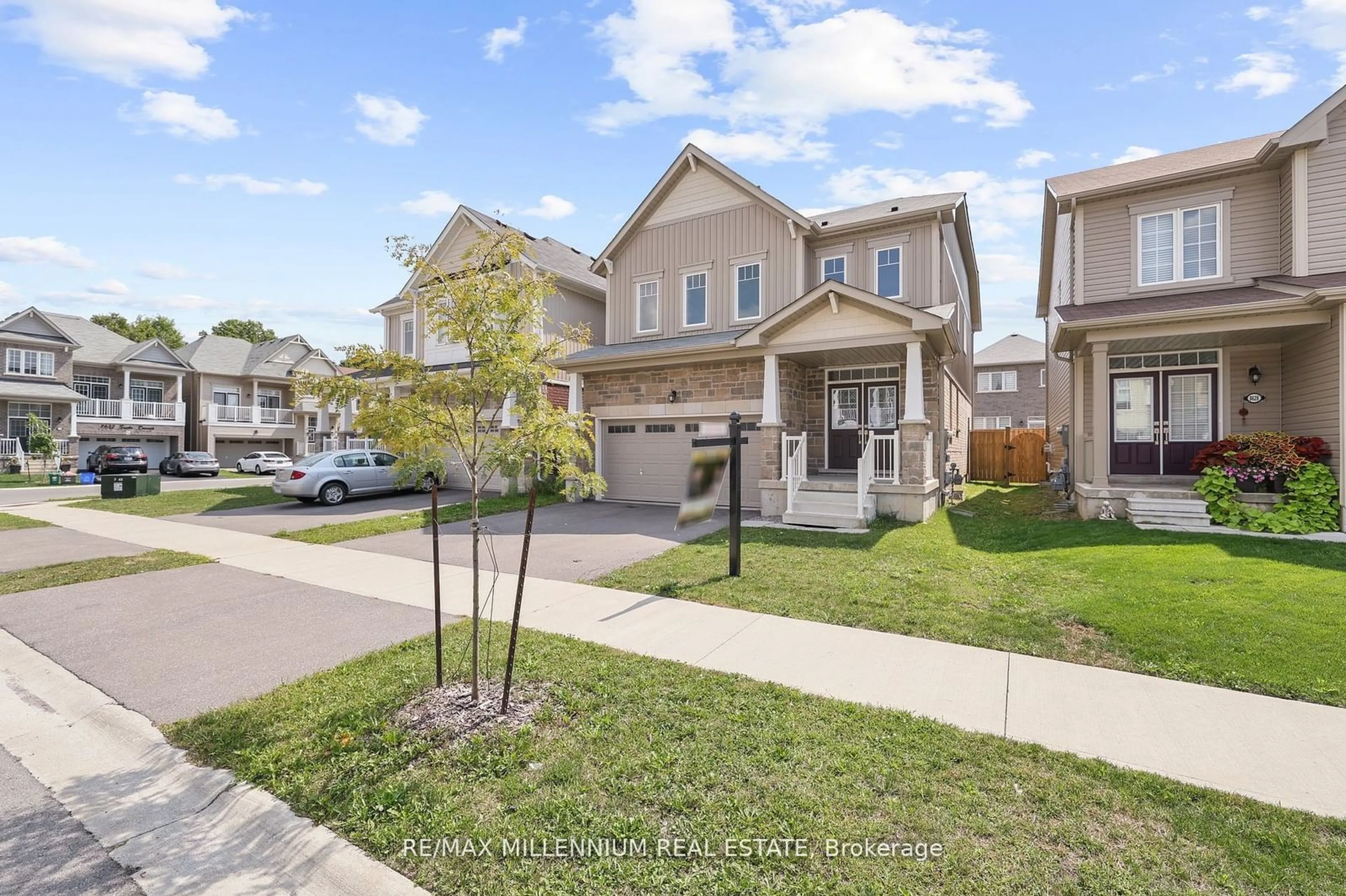 Frontside or backside of a home, the street view for 8620 Pawpaw Lane, Niagara Falls Ontario L2H 3S1