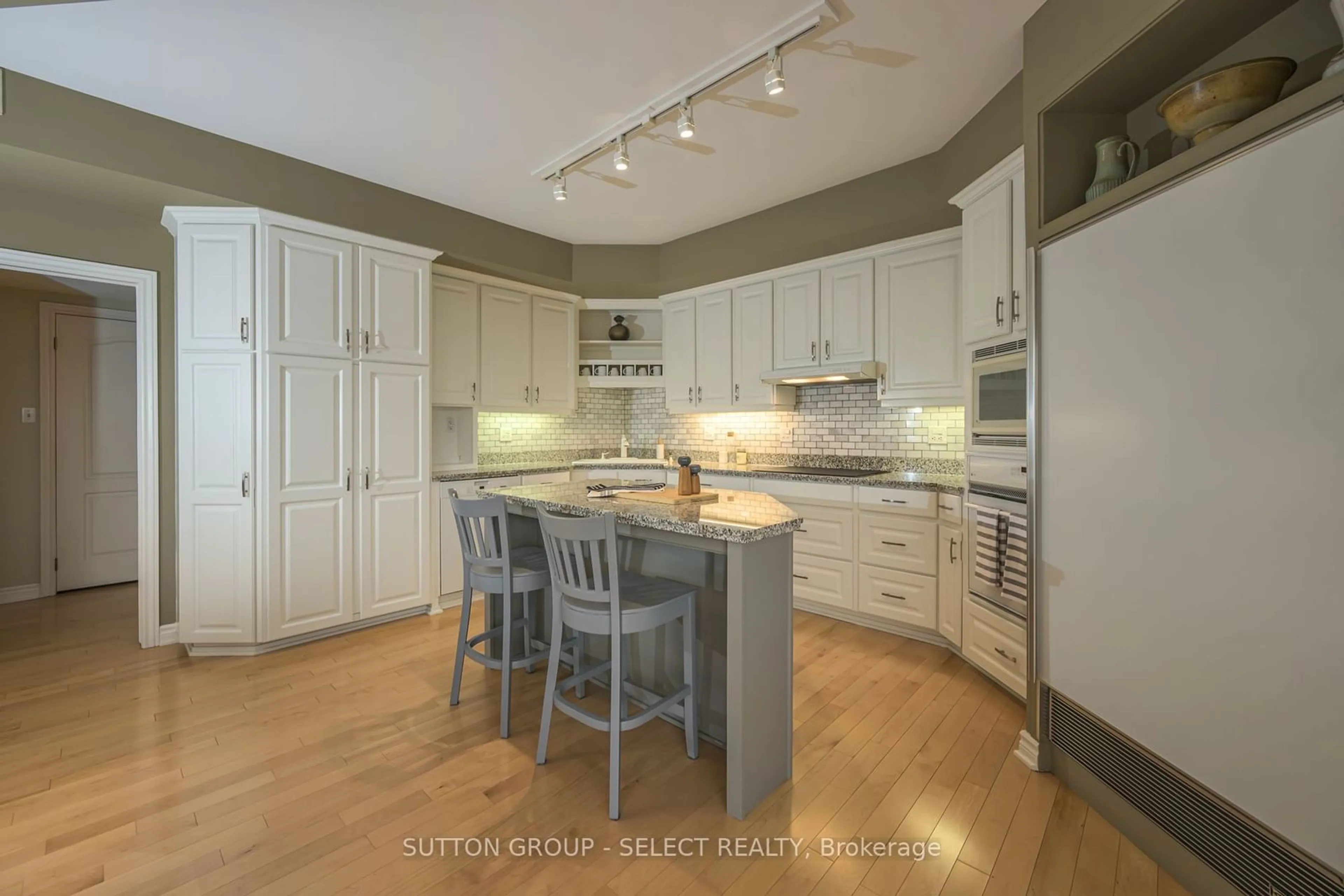 Open concept kitchen for 250 Sydenham St #502, London Ontario N6A 5S1