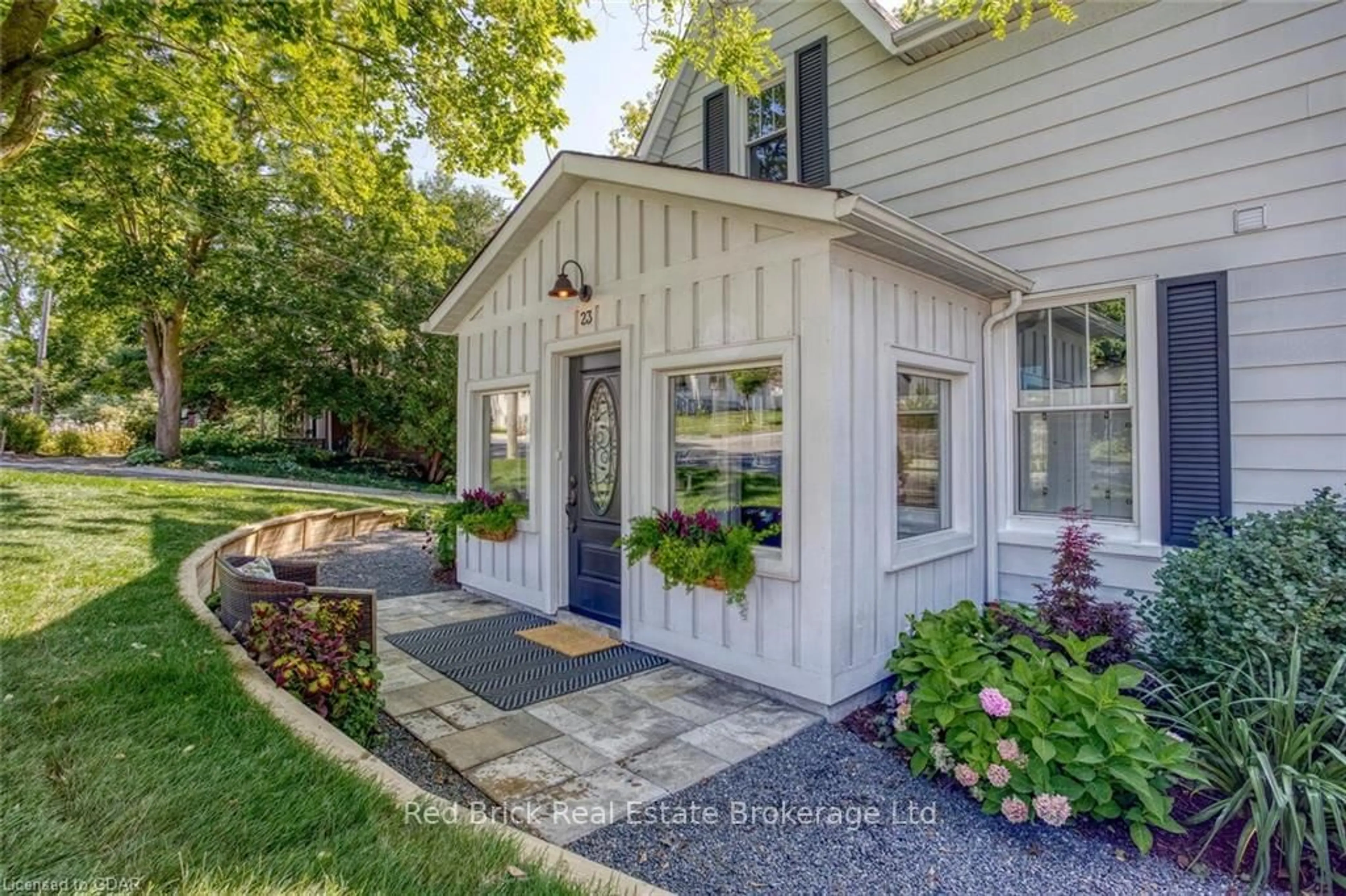 Indoor entryway, wood floors for 23 MILL STREET EAST St, Centre Wellington Ontario N0B 1S0