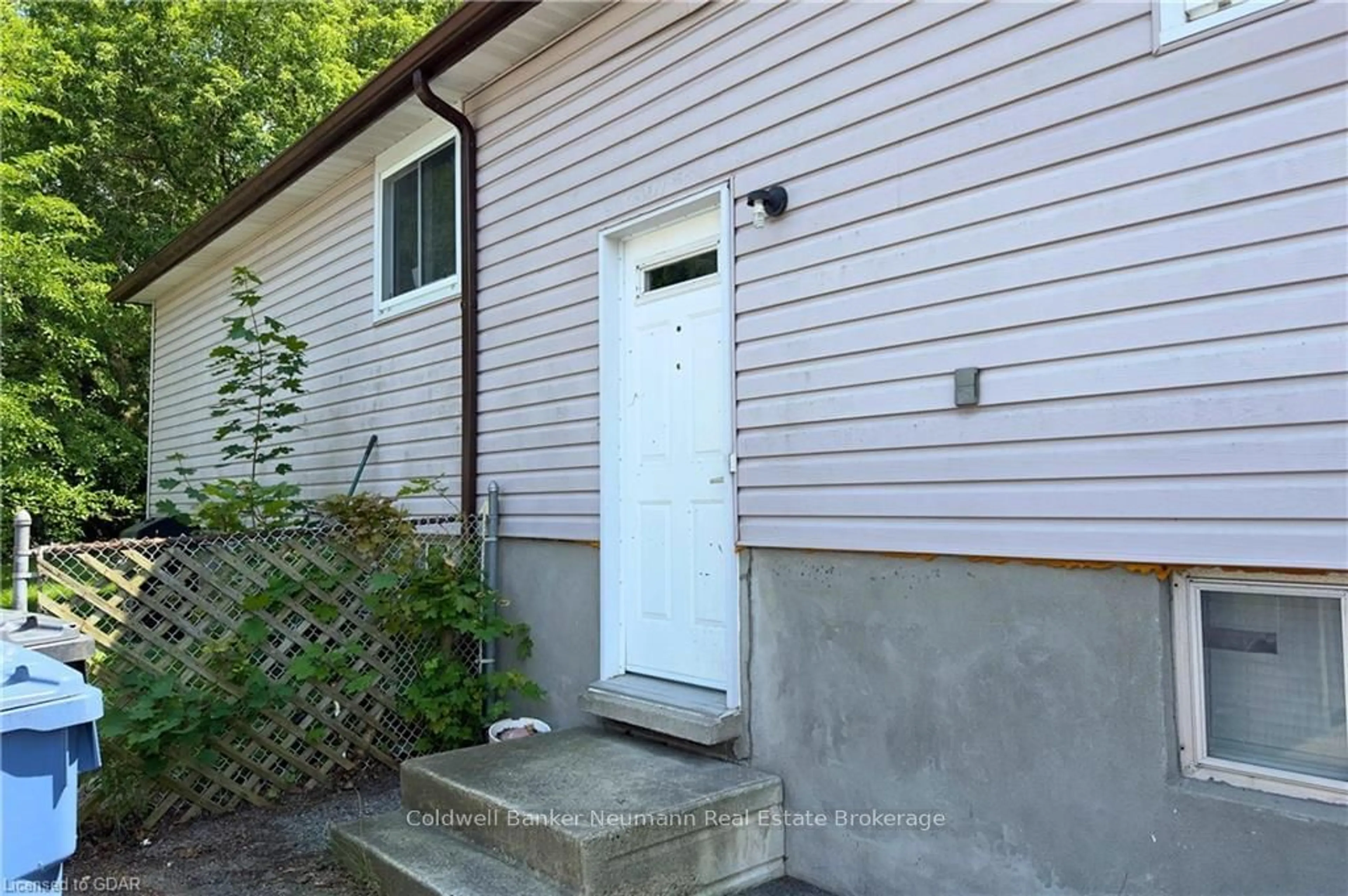 Frontside or backside of a home, cottage for 121 CONROY Cres, Guelph Ontario N1G 2V5