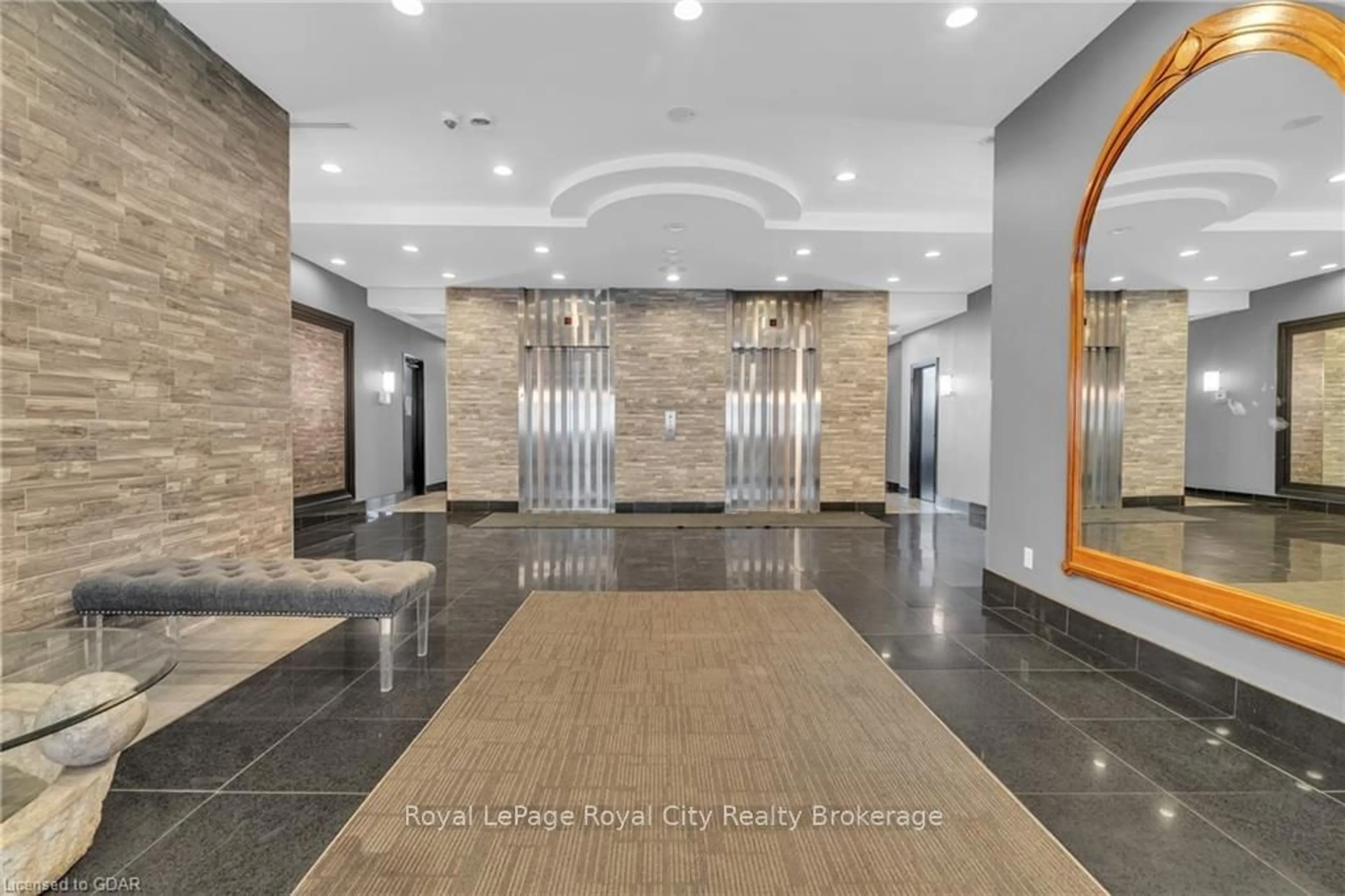 Indoor lobby, ceramic floors for 135 JAMES St #614, Hamilton Ontario L8P 2Z6