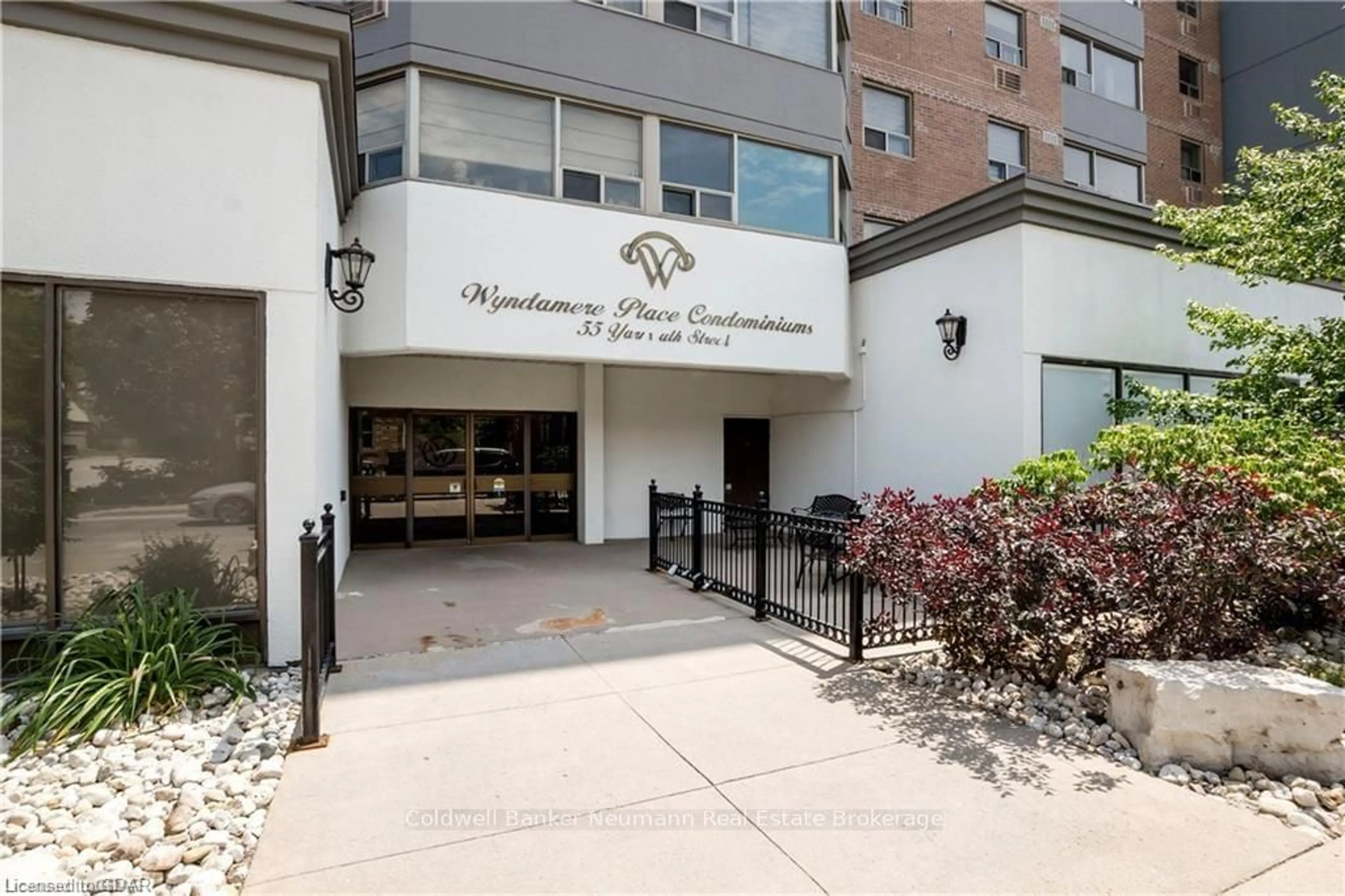 Indoor foyer for 55 YARMOUTH St #606, Guelph Ontario N1H 7R4