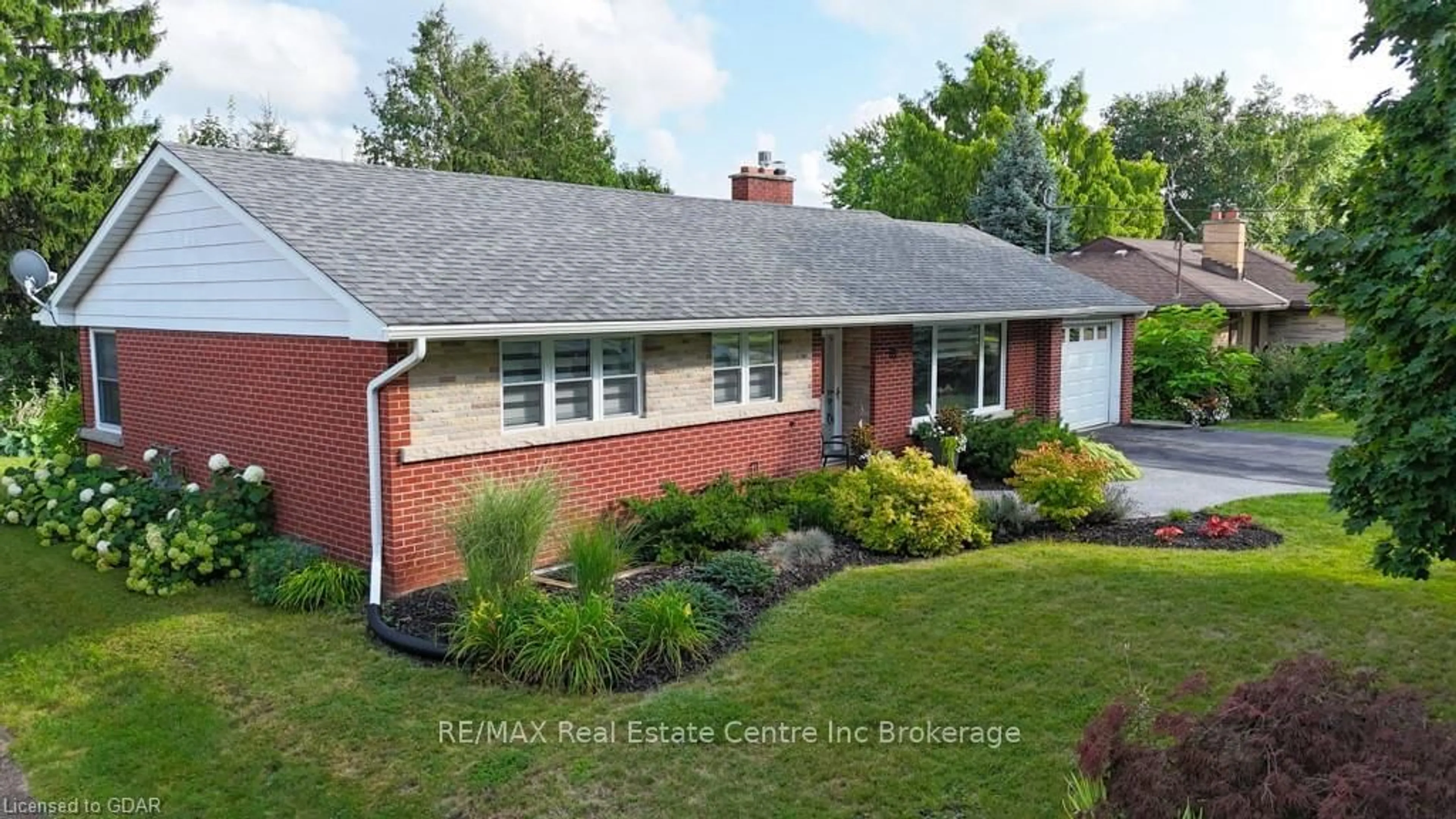 Home with brick exterior material for 65 KENSINGTON St, Guelph Ontario N1E 3P6