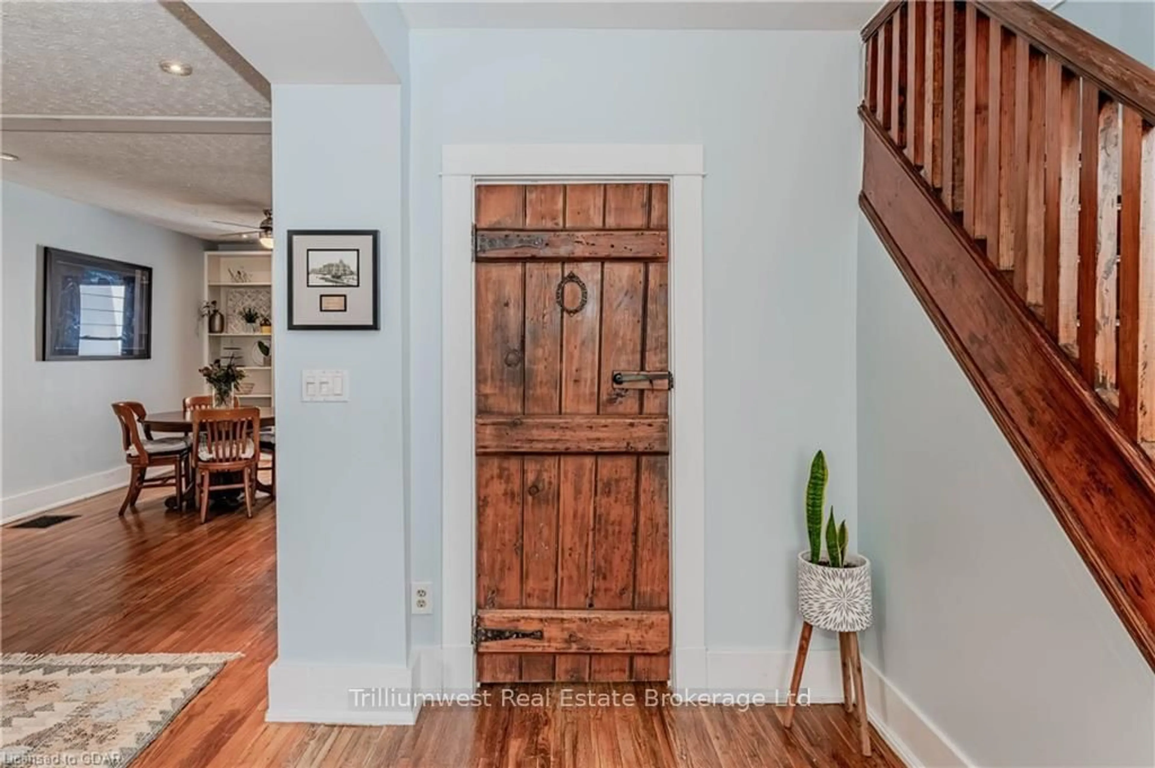 Indoor entryway, wood floors for 285 PAISLEY Rd, Guelph Ontario N1H 2P8