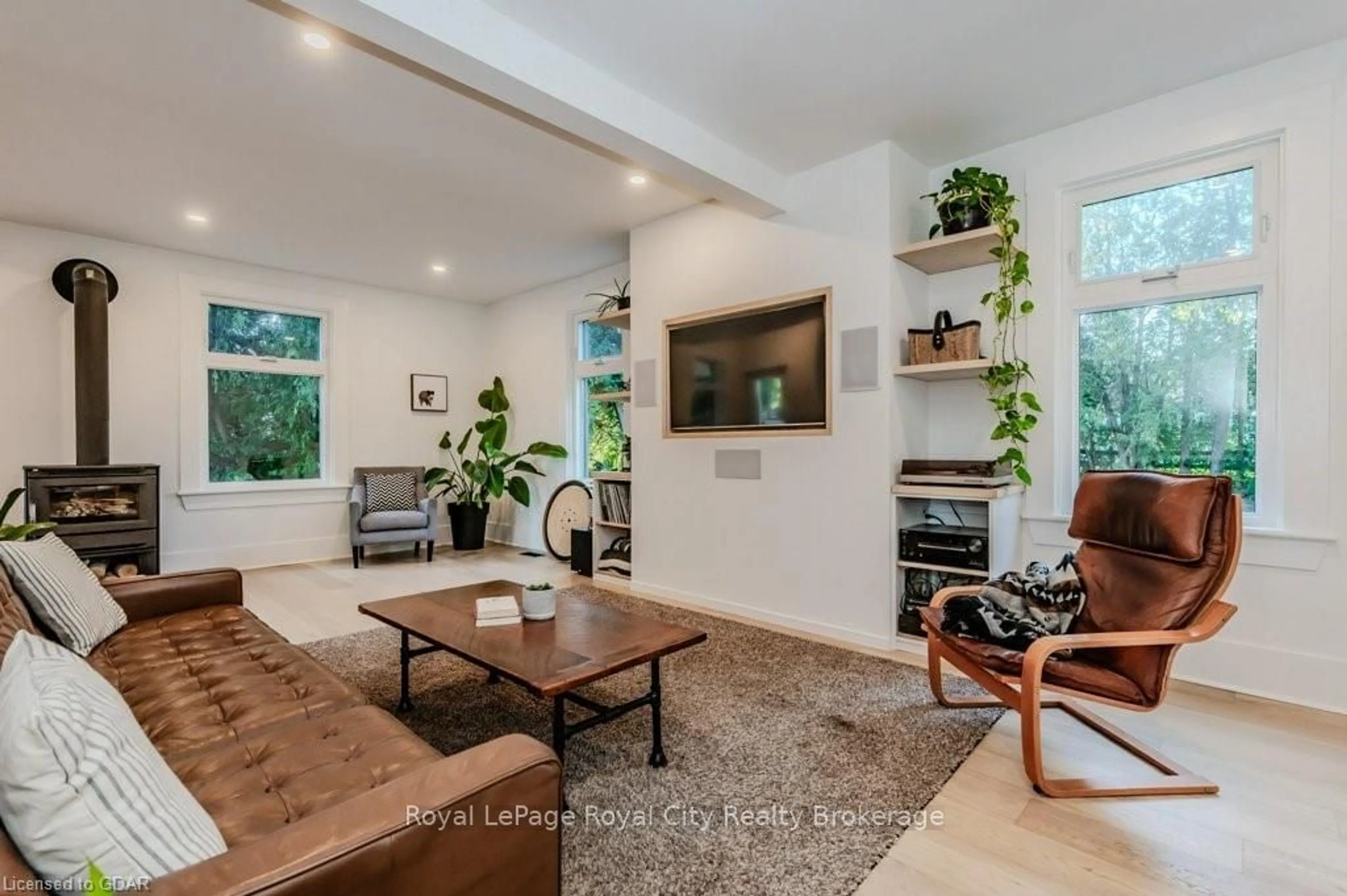 Living room, wood floors for 5161 JONES BASELINE Rd, Guelph/Eramosa Ontario N1H 6H8