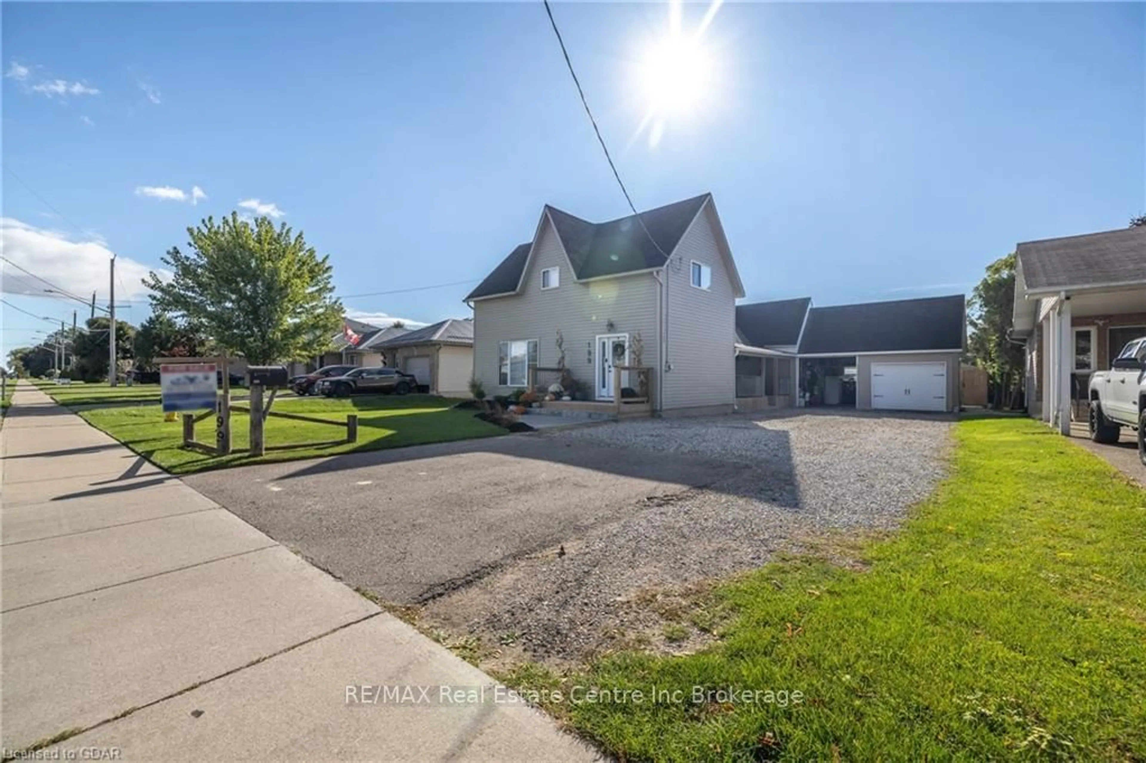 Frontside or backside of a home, the street view for 199 NORTH St, Tillsonburg Ontario N4G 1B8