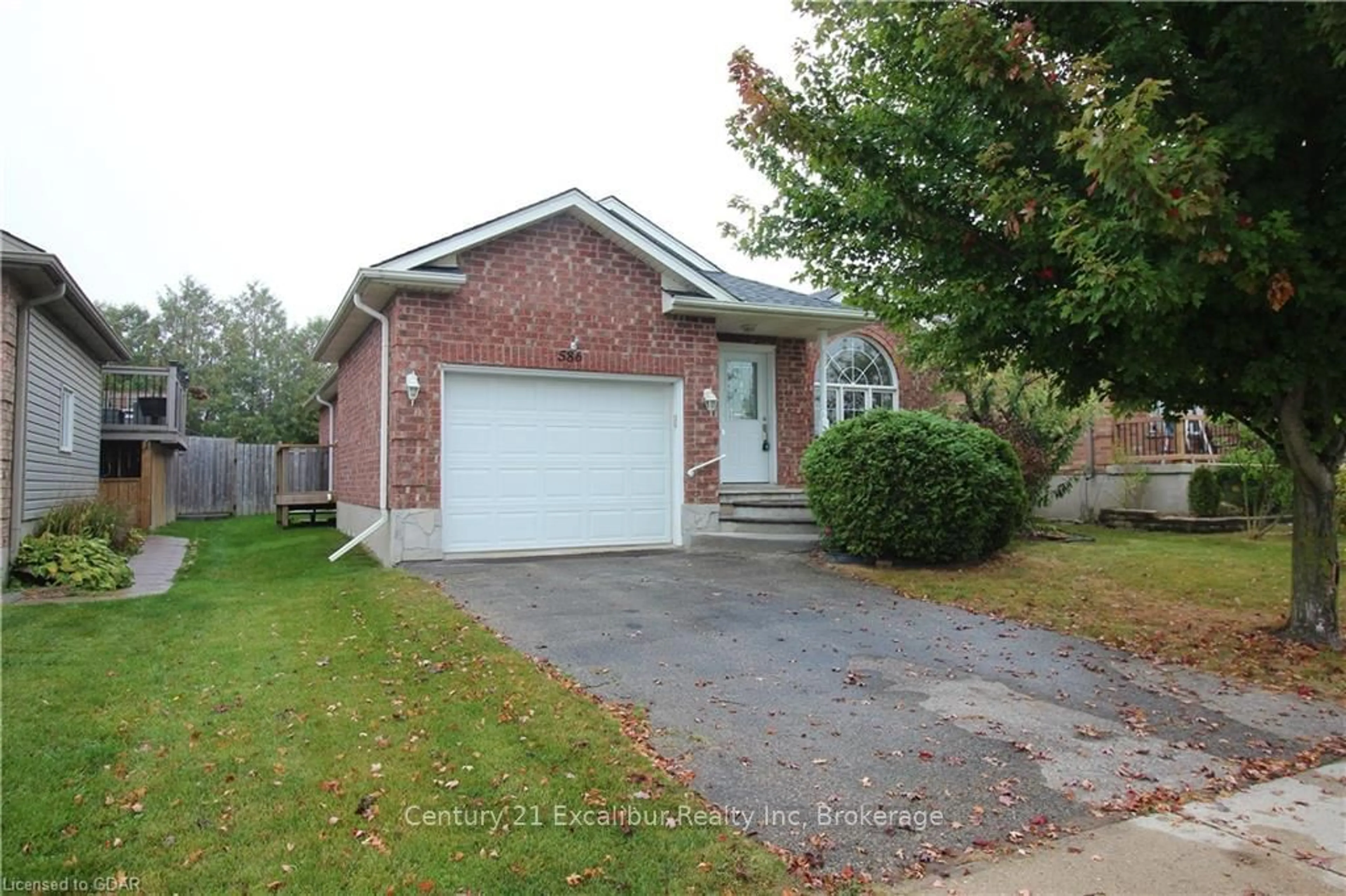 Frontside or backside of a home, cottage for 586 MCTAVISH St, Centre Wellington Ontario N1M 3V5