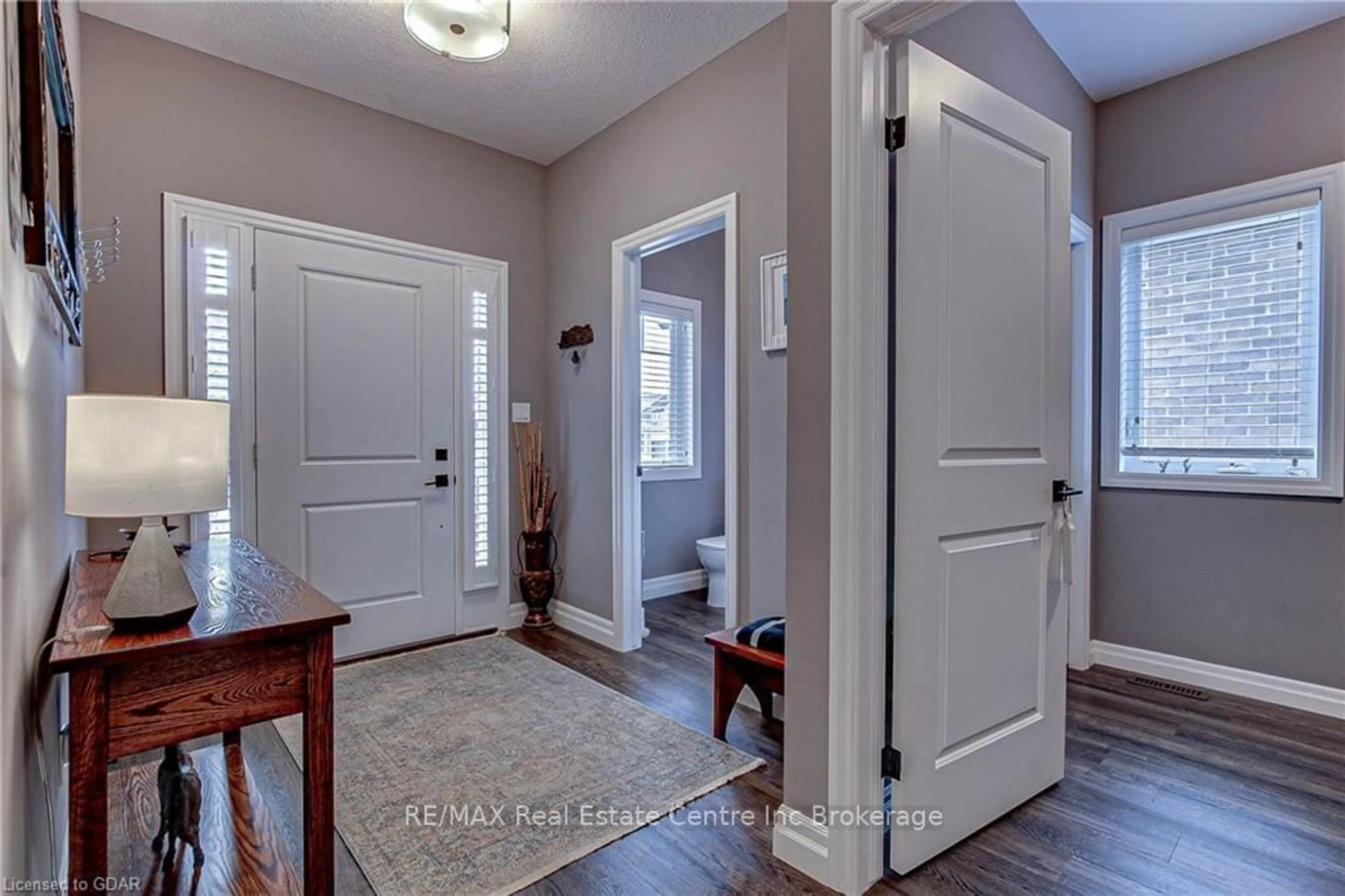 Indoor entryway, wood floors for 587 HAWTHORNE Pl, Woodstock Ontario N4T 0B8