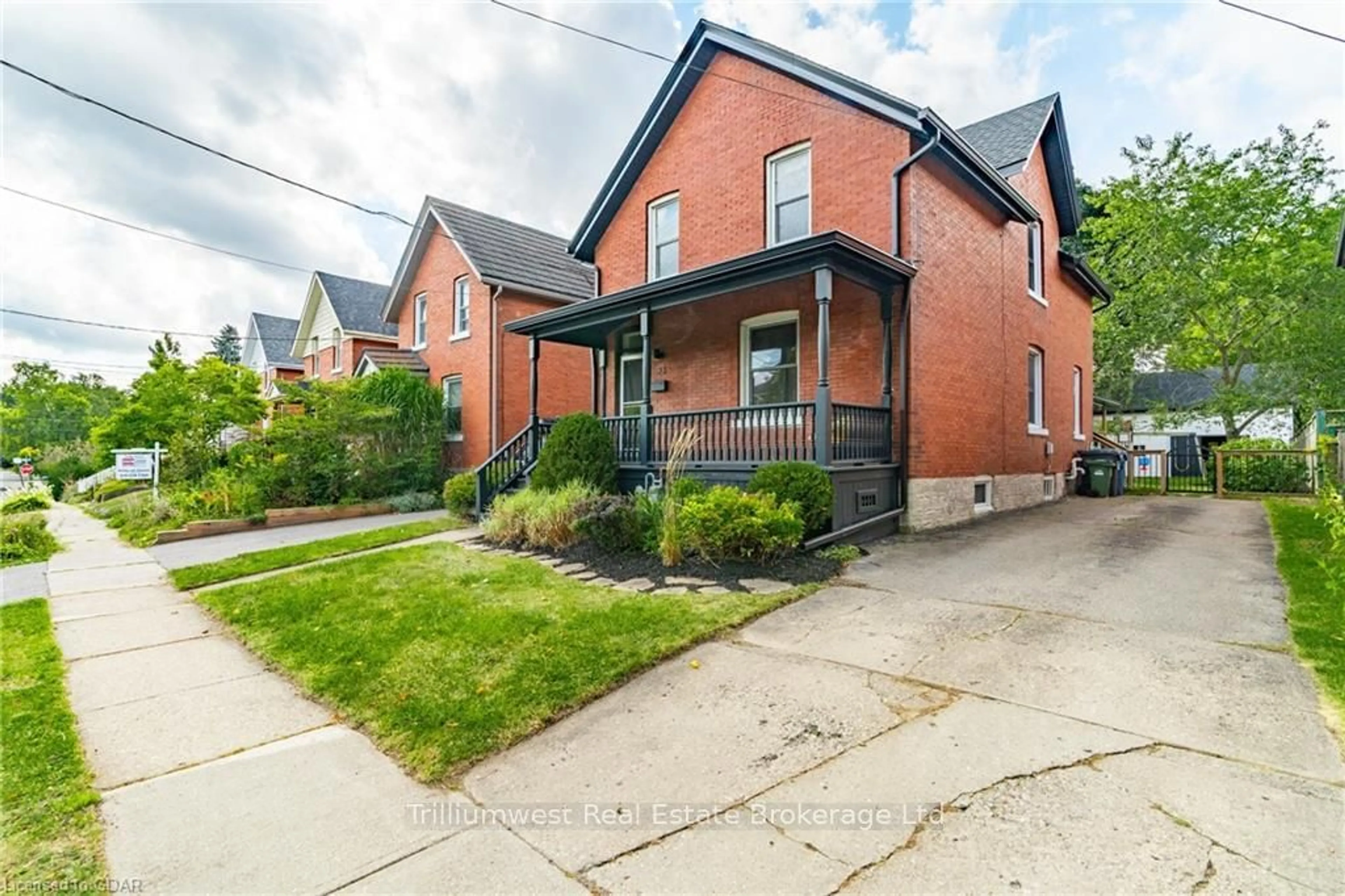 Frontside or backside of a home, the street view for 33 MERION ST St, Guelph Ontario N1H 2L9